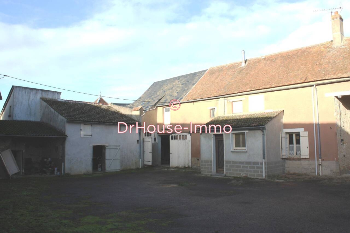 Photo 1 : Vente Immeuble 4 pièces Gironville 70 m²