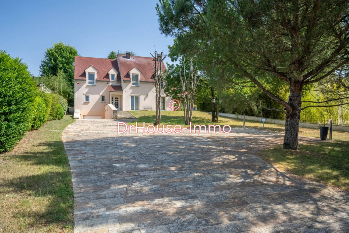 Photo 1 : Vente Maison 7 pièces Saint-Martin-la-Garenne 205 m²