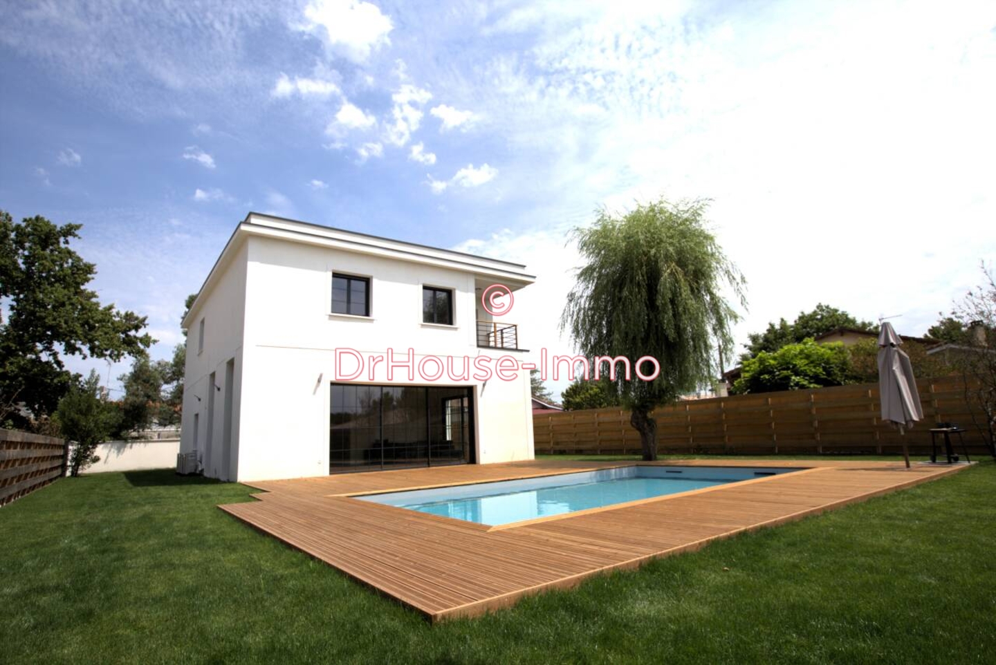 Photo 1 : Vente Maison 5 pièces Saint-Sulpice-et-Cameyrac 215 m²