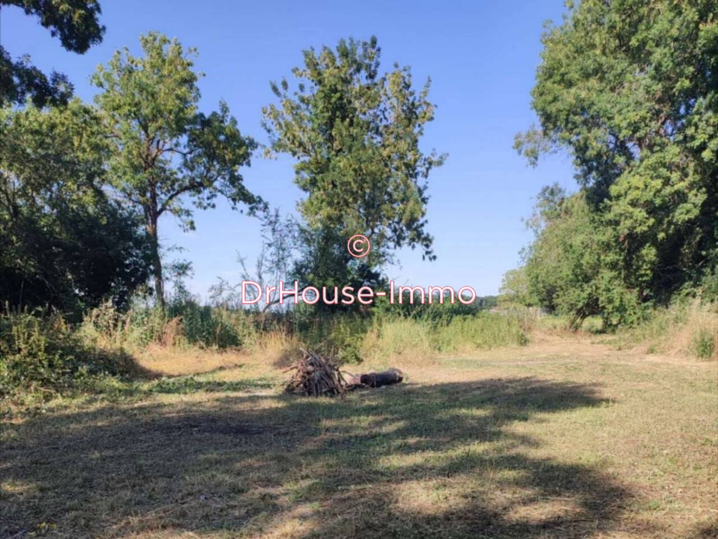 Photo 1 : Vente Terrain Le Gua 2255 m²