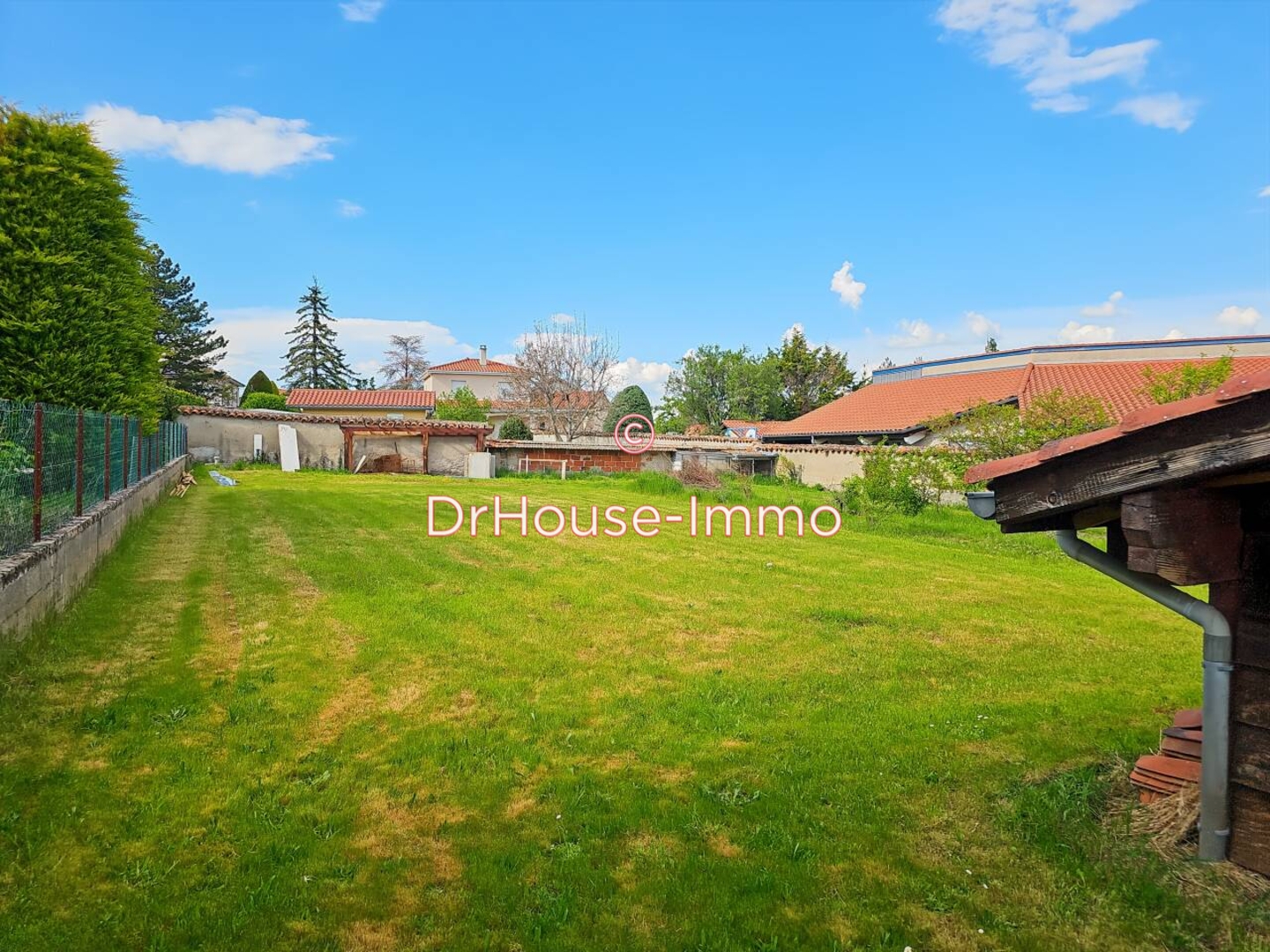 Photo 1 : Vente Terrain Montbrison 775 m²