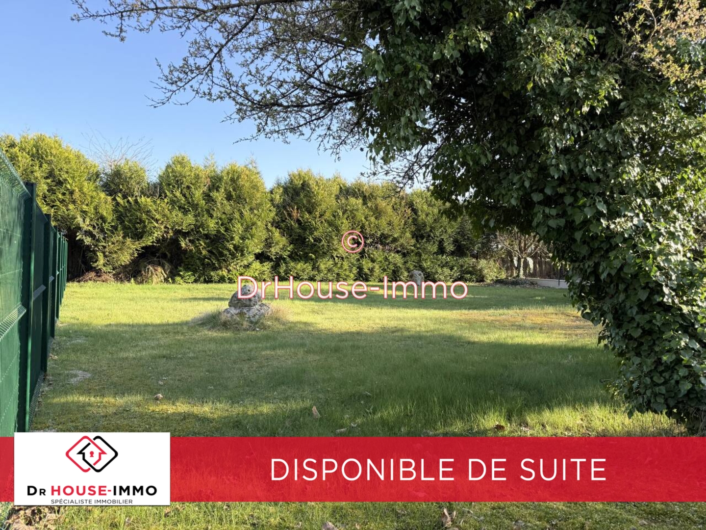 Photo 1 : Vente Terrain Saint-Lyé 700 m²