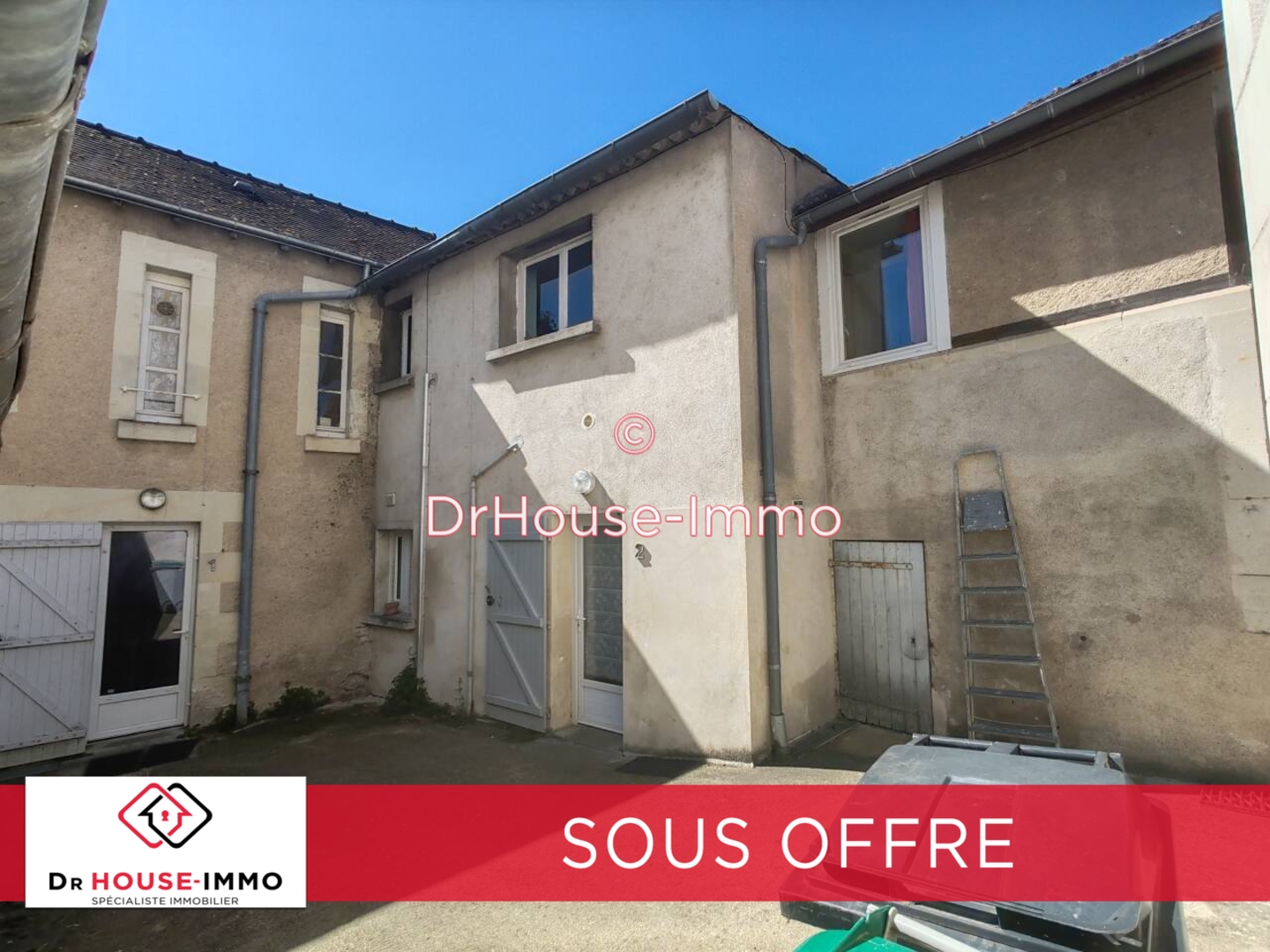 Photo 1 : Vente Immeuble 10 pièces Dangé-Saint-Romain 177 m²