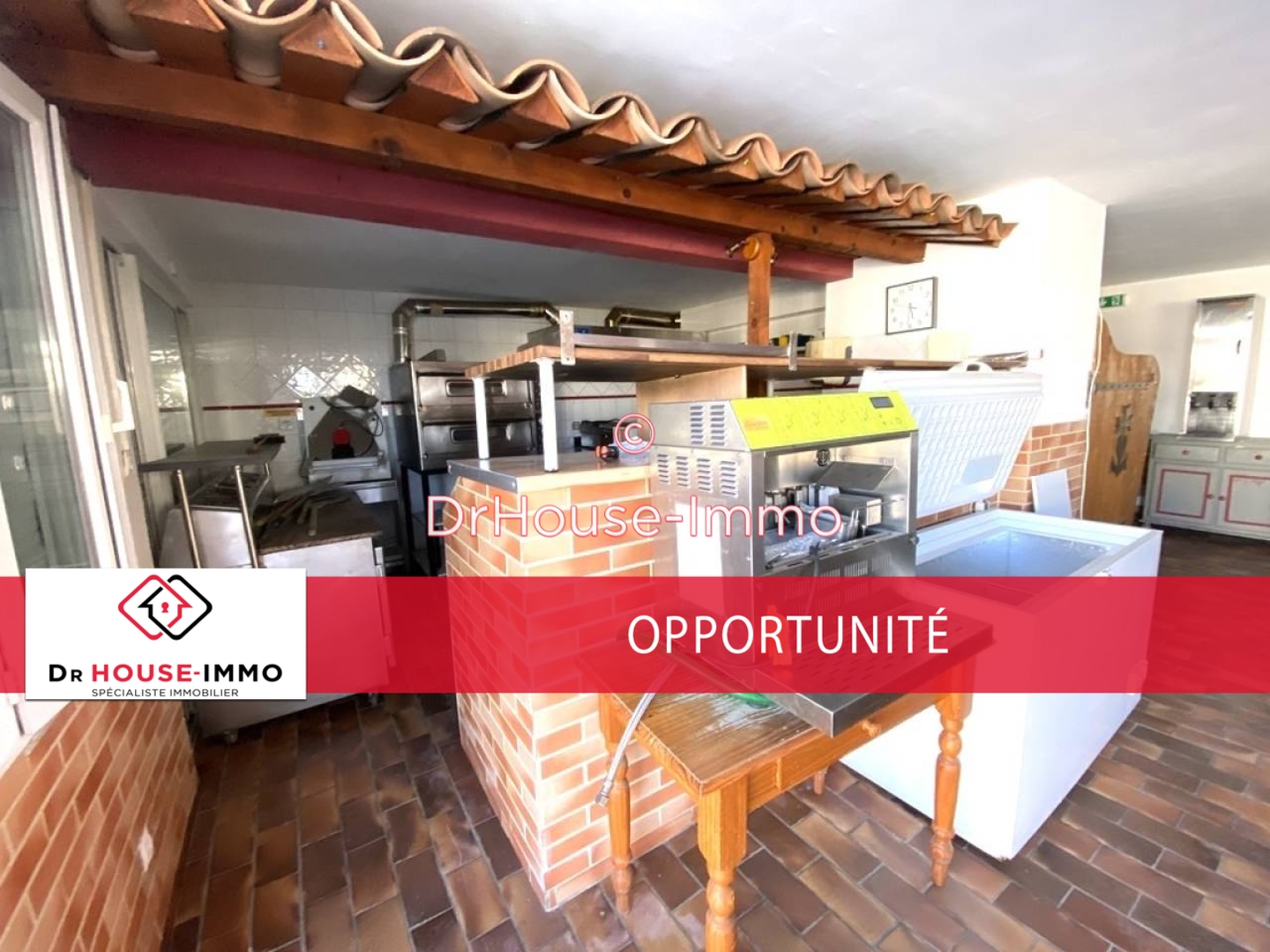 Photo 1 : Vente Commerce 1 pièce Saintes-Maries-de-la-Mer 75 m²