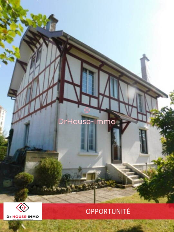 Photo 1 : Vente Maison 8 pièces Vittel 172 m²