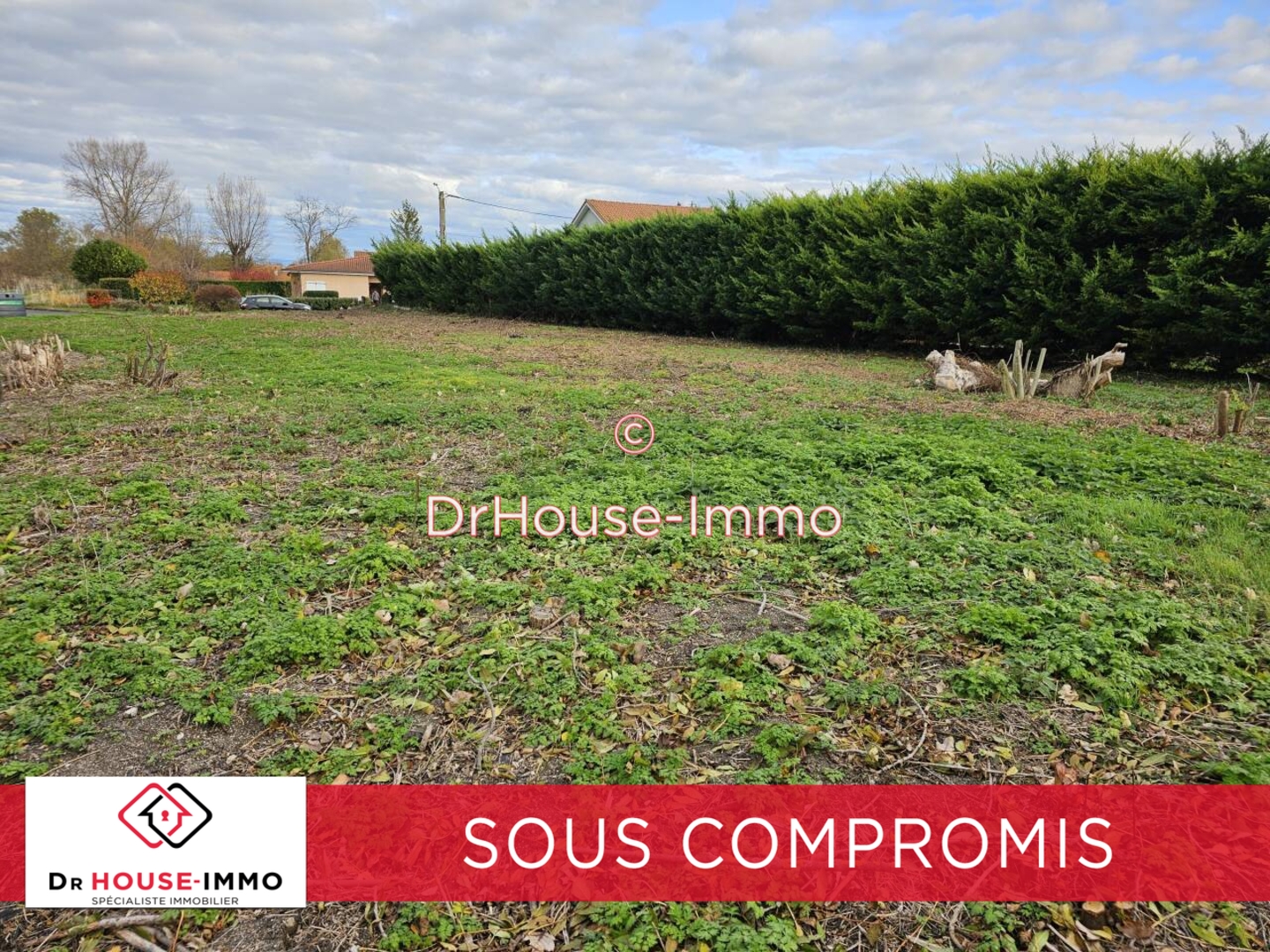 Photo 1 : Vente Terrain Riom 780 m²
