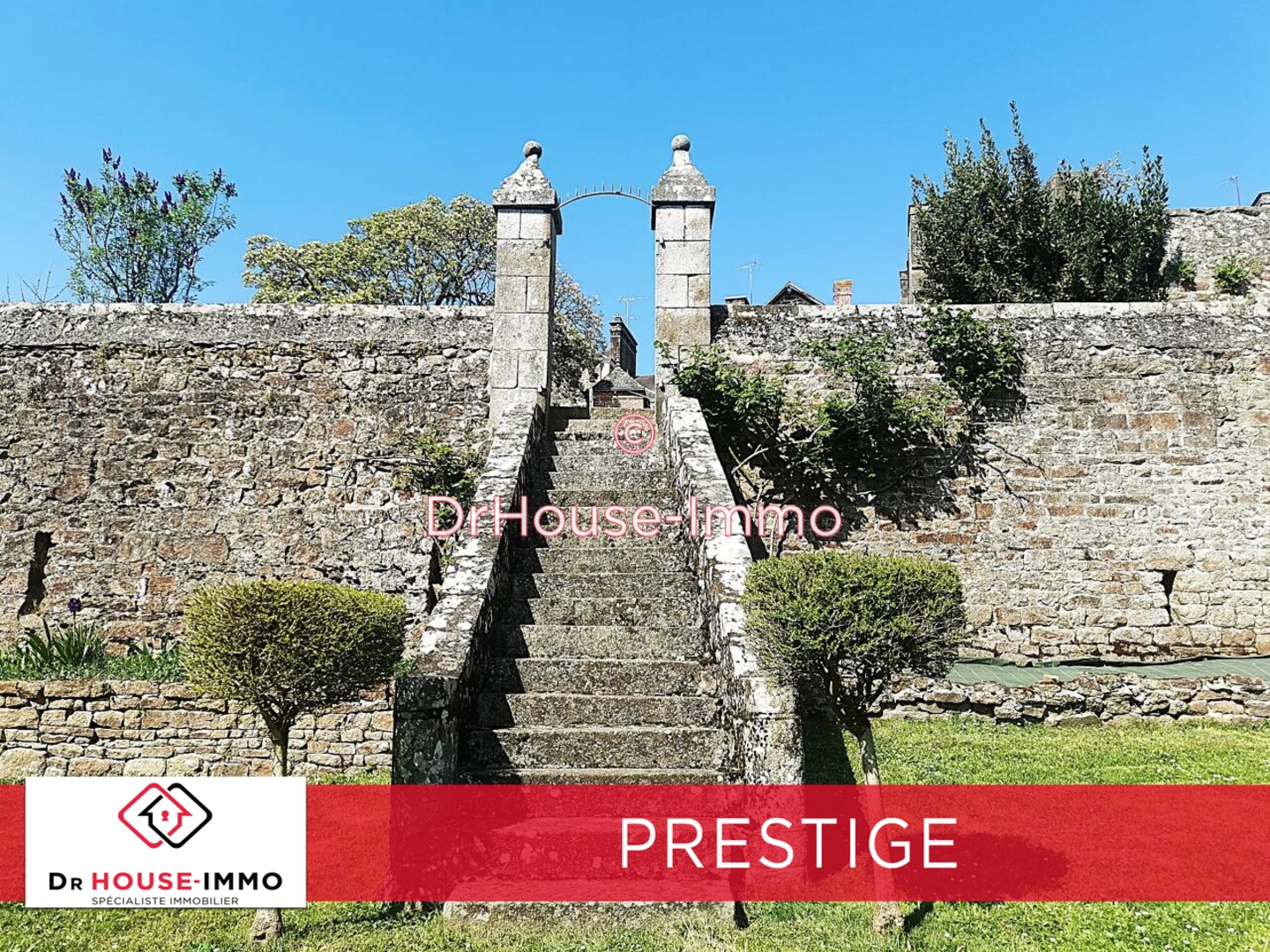 Photo 1 : Vente Maison 11 pièces Ernée 240 m²