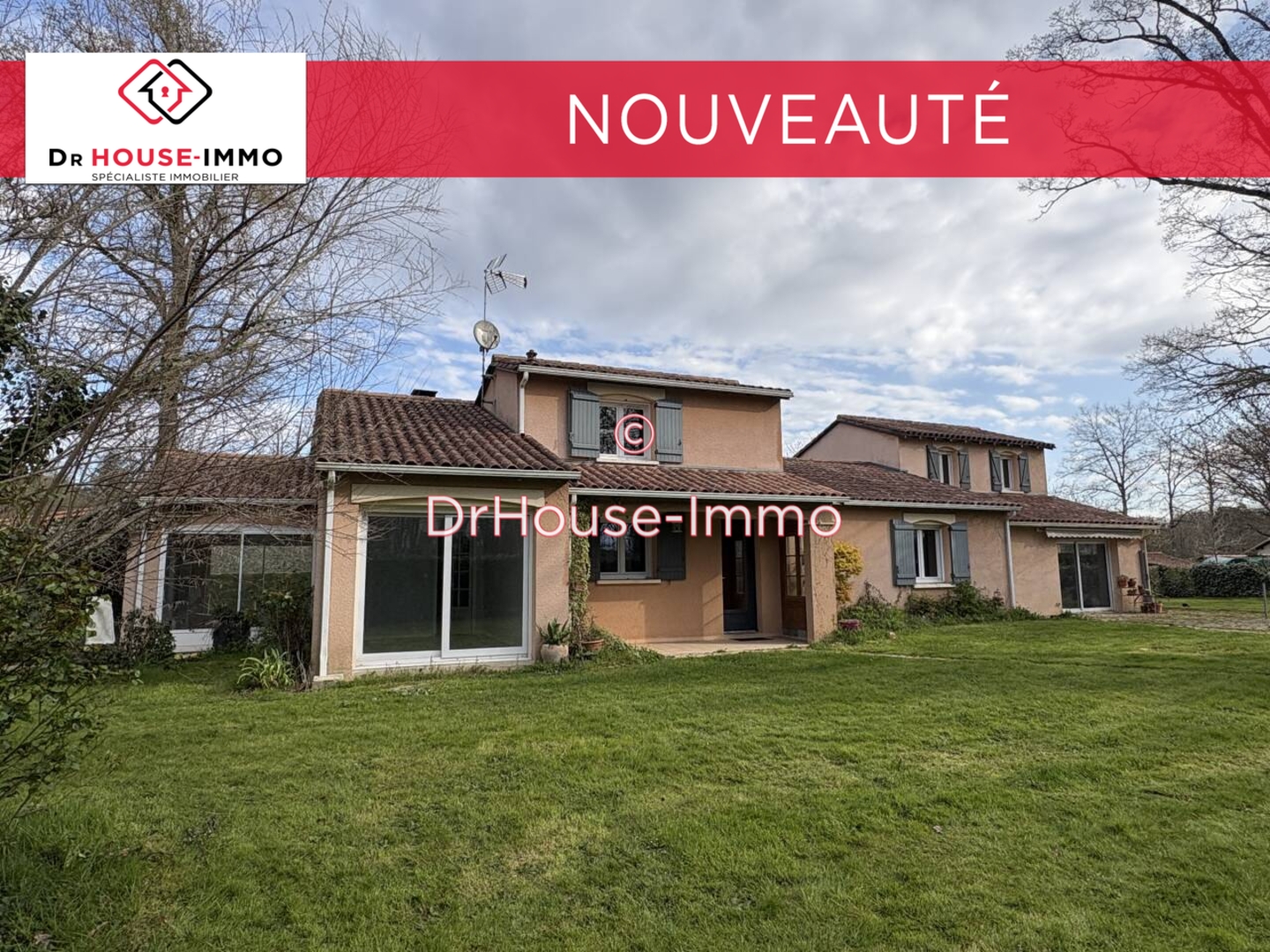 Photo 1 : Vente Maison 8 pièces Saint-Estèphe 230 m²