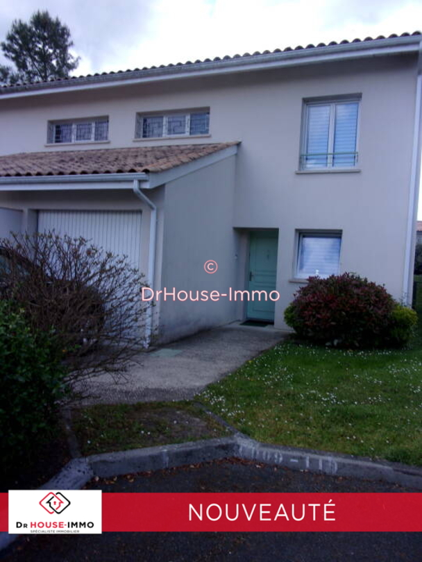 Photo 1 : Location Maison 4 pièces Saint-Yzan-de-Soudiac 83 m²