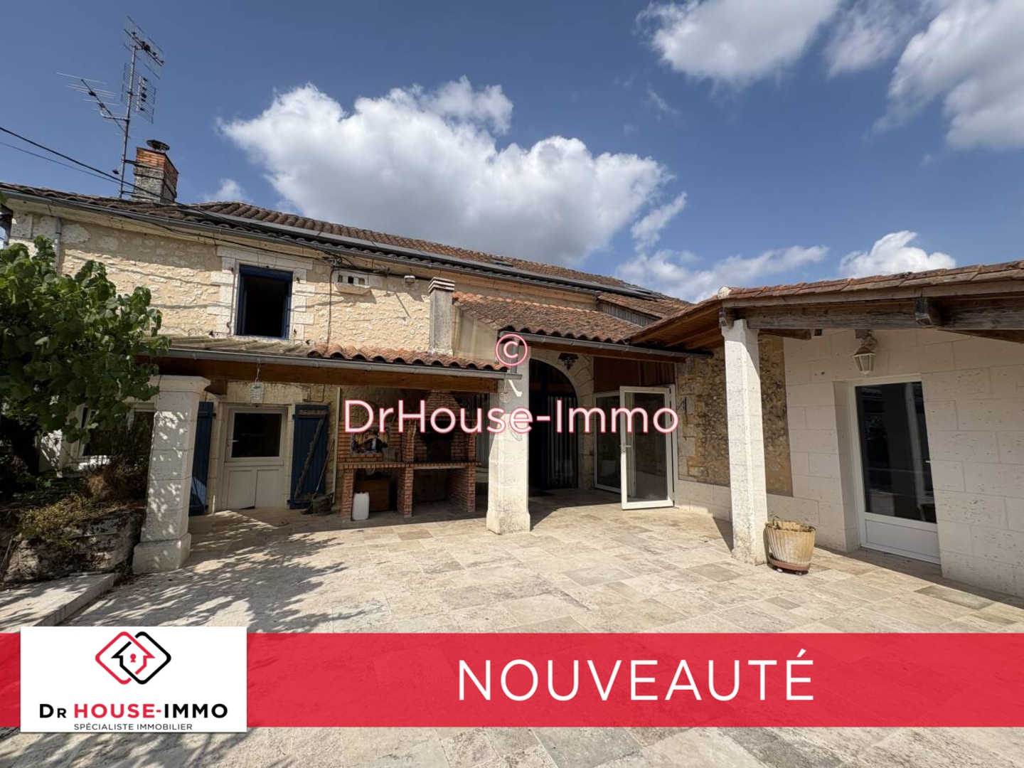 Photo 1 : Vente Maison 8 pièces Léguillac-de-Cercles 226 m²