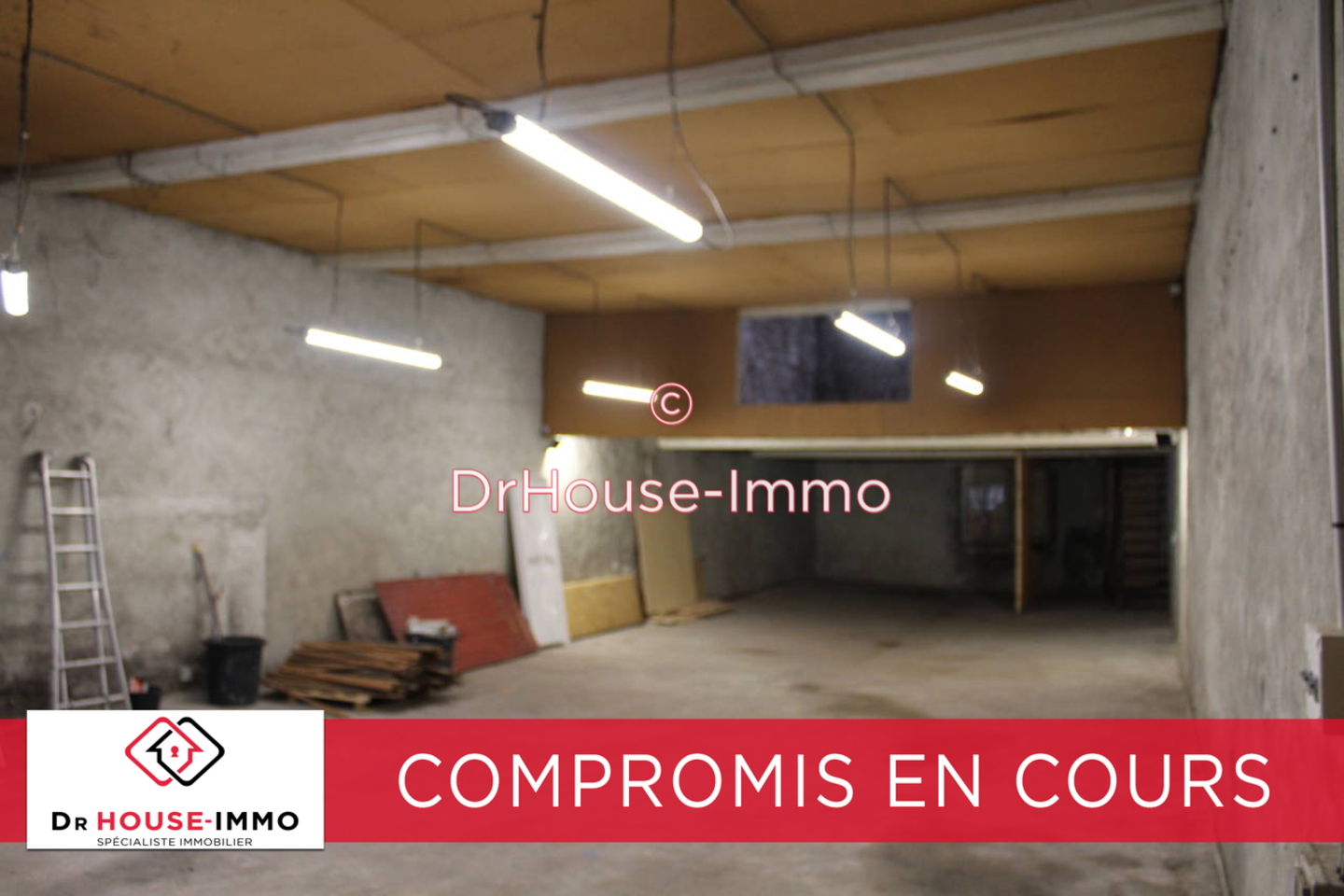 Photo 1 : Vente Entrepôt 2 pièces Gond-Pontouvre 330 m²