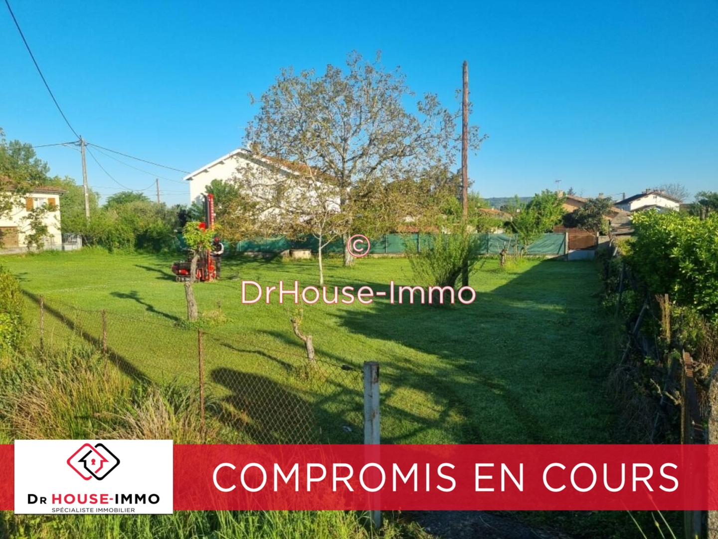 Photo 1 : Vente Terrain Saint-Sulpice 774 m²