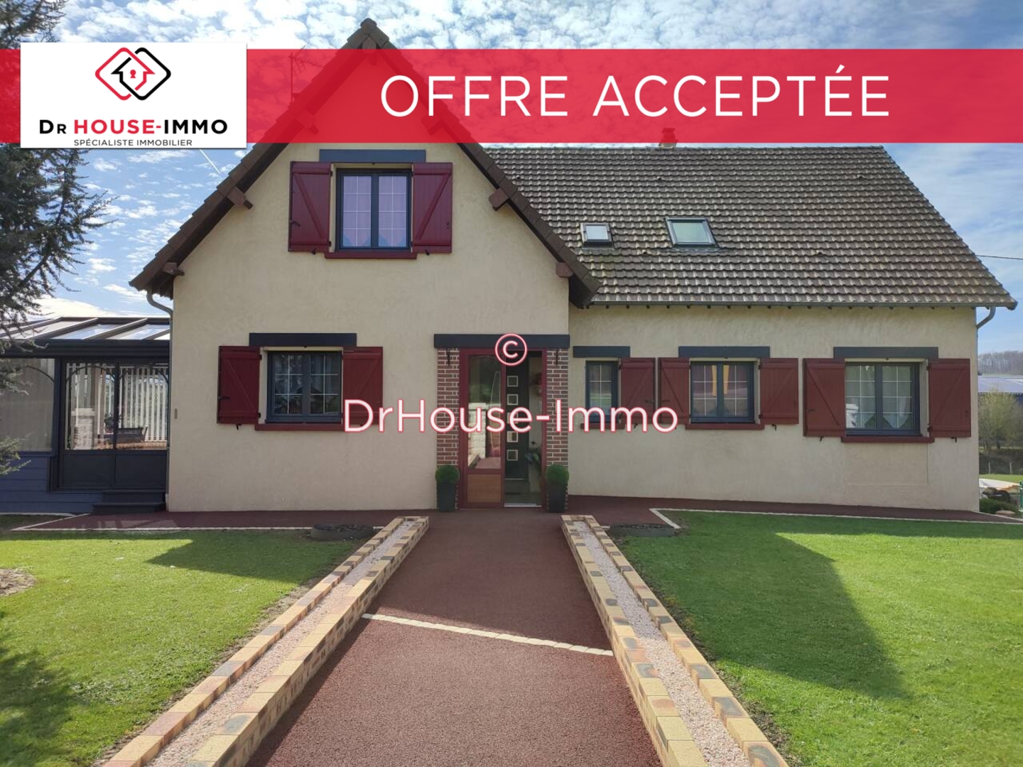 Photo 1 : Vente Maison 8 pièces Sainte-Gauburge-Sainte-Colombe 179 m²