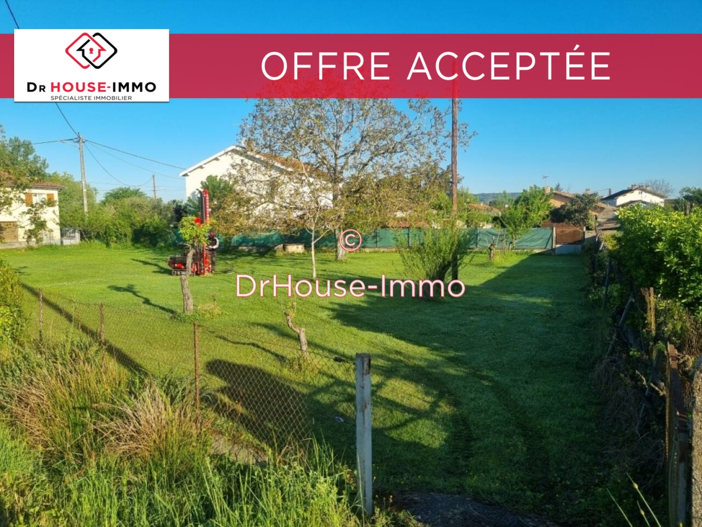Photo 1 : Vente Terrain Saint-Sulpice 774 m²