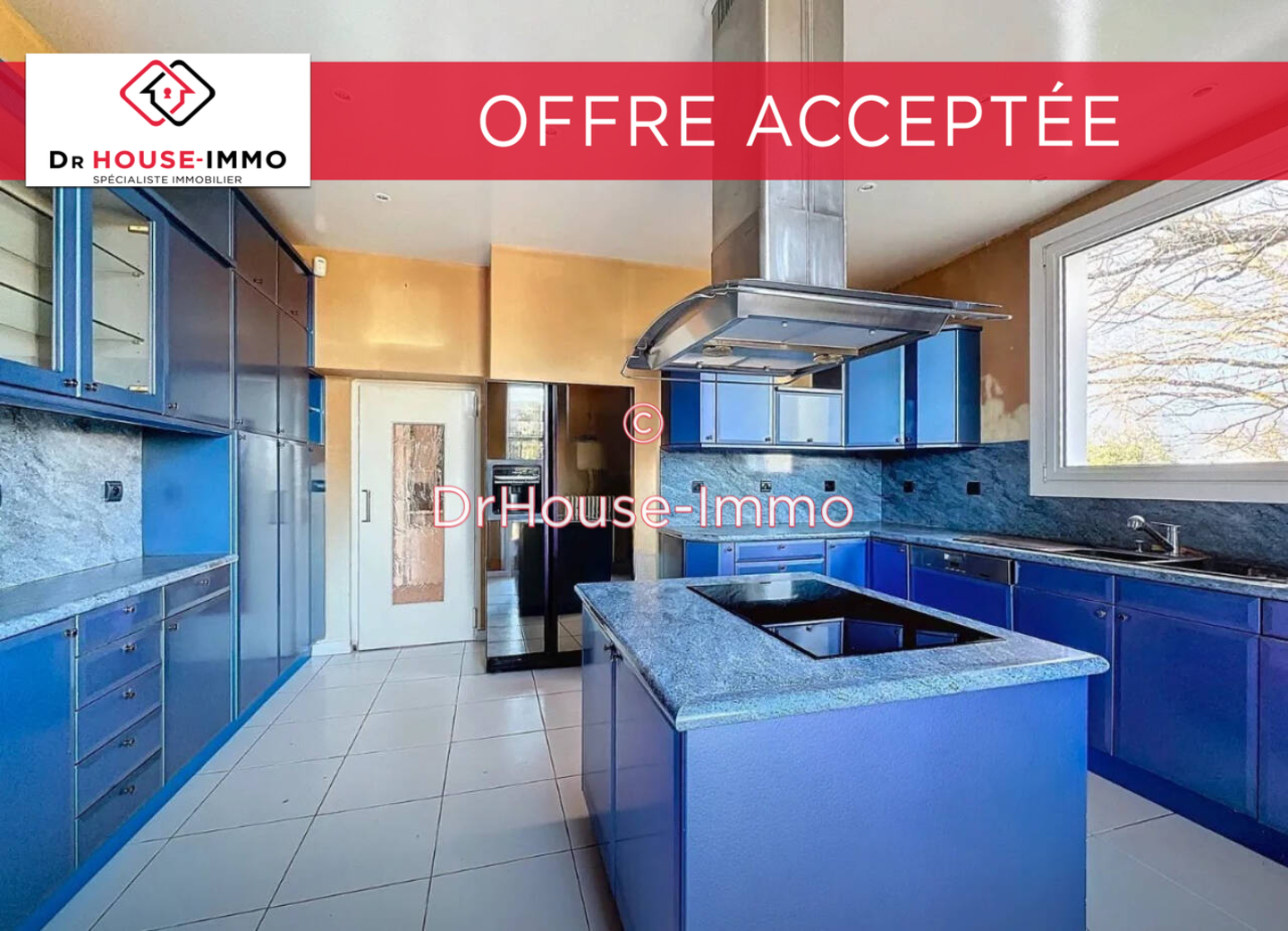 Photo 3 : Vente Maison 13 pièces Saint-Laurent-des-Vignes 366 m²