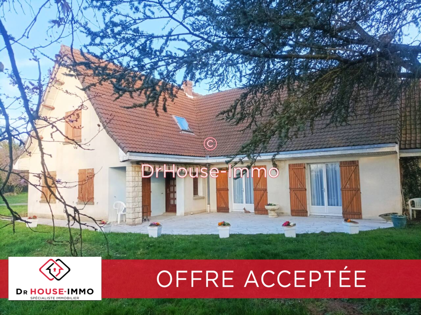 Photo 1 : Vente Maison 6 pièces Ferrières-en-Gâtinais 174 m²
