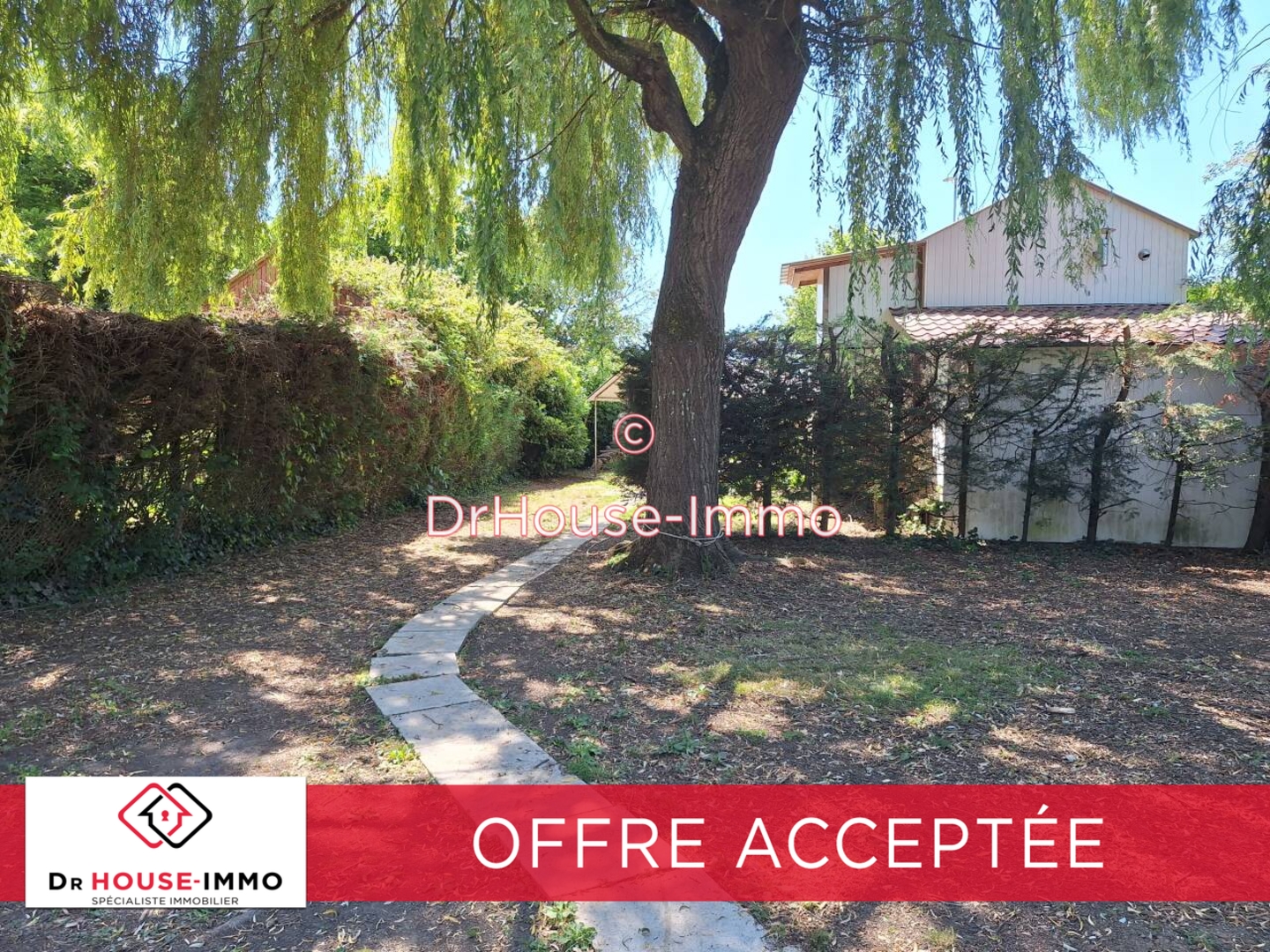 Photo 1 : Vente Terrain La Guierche 470 m²