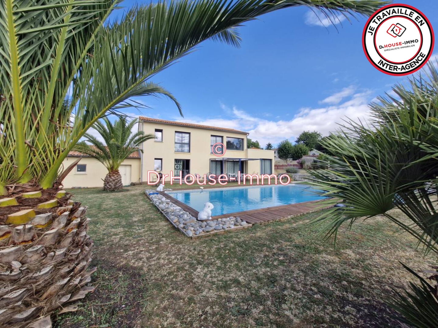 Photo 3 : Vente Maison 8 pièces Vouillé 427 m²