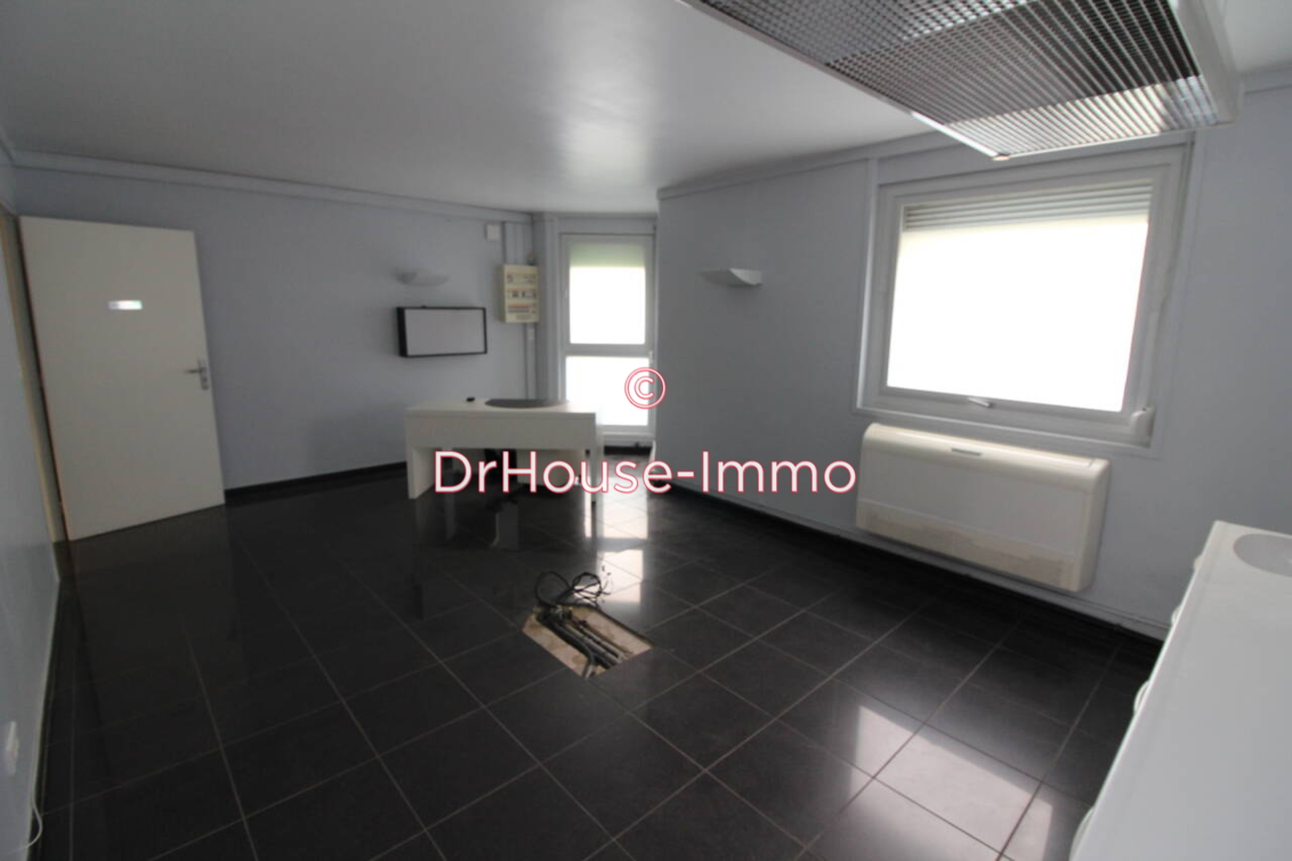 Bureau 5 pièces de 70 m² - Bruay-la-Buissière (62700)