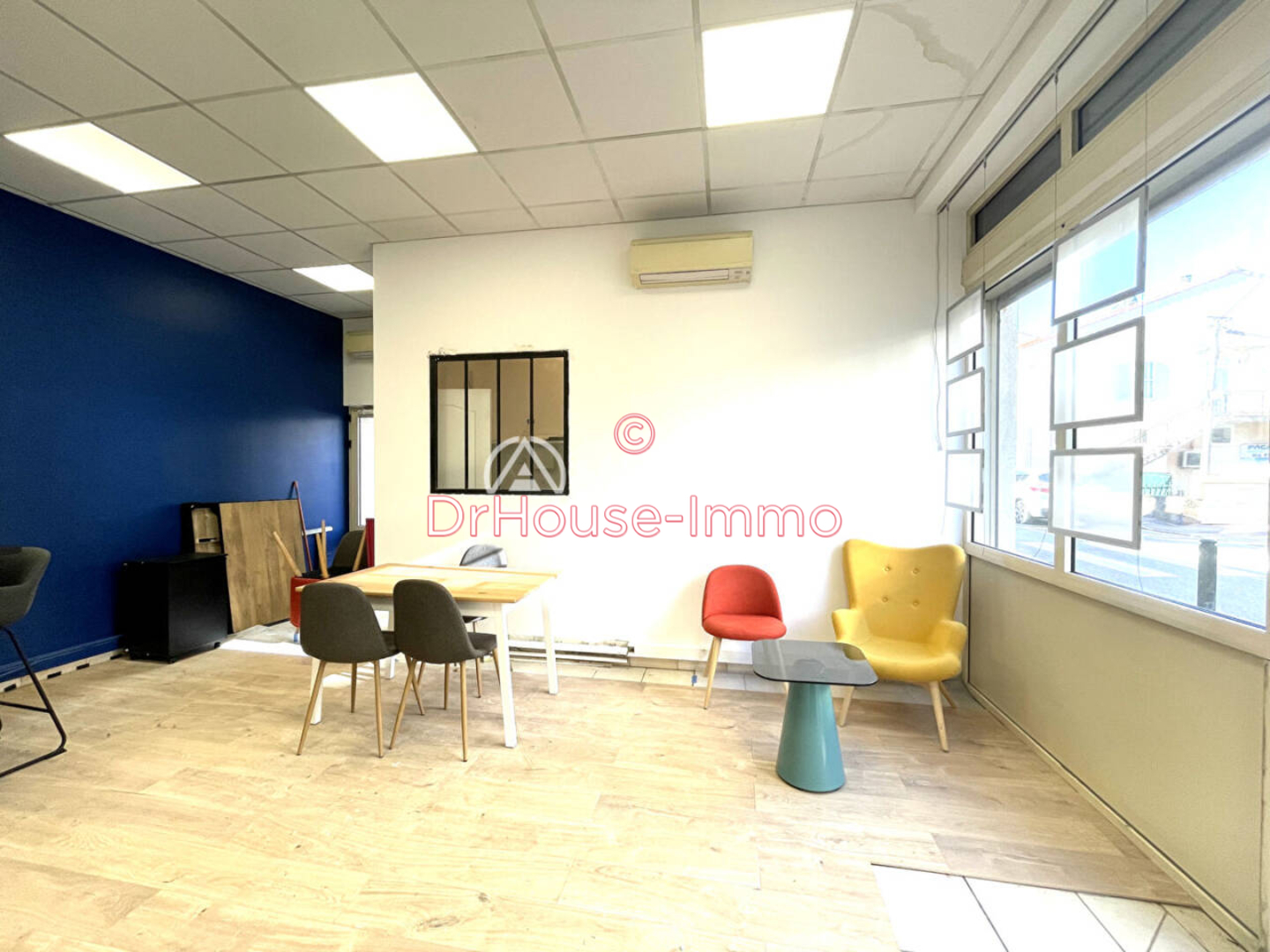Bureau 2 pièces de 32 m² - Roquebrune-sur-Argens (83520)
