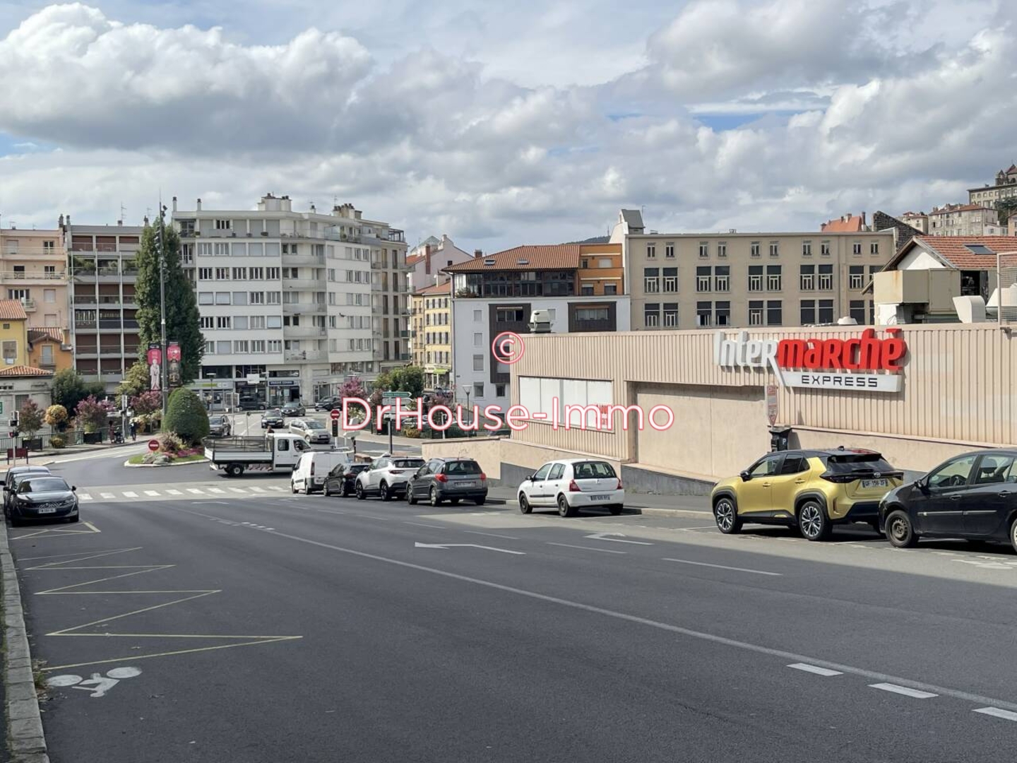 Commerce 3 pièces de 525 m² - Le Puy-en-Velay (43000)