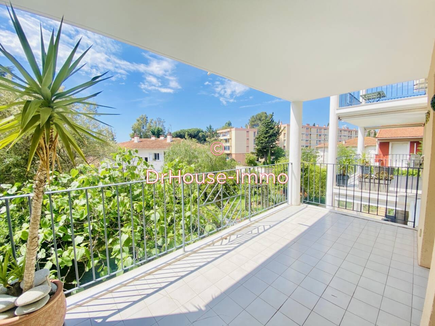 Appartement 2 pièces de 33 m² - Saint-Raphaël (83700)