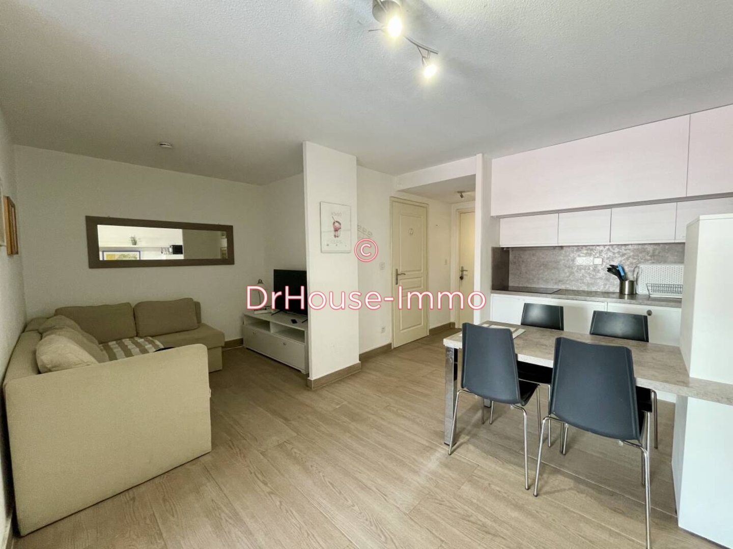 Appartement 2 pièces de 37 m² - Fréjus (83600)
