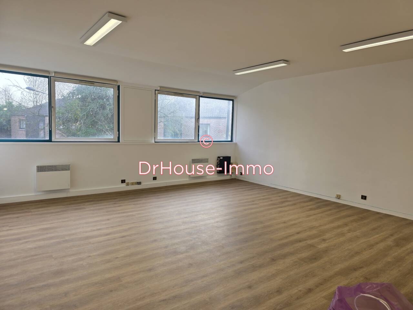 Bureau de 33 m² - Villeneuve-d'Ascq (59650)