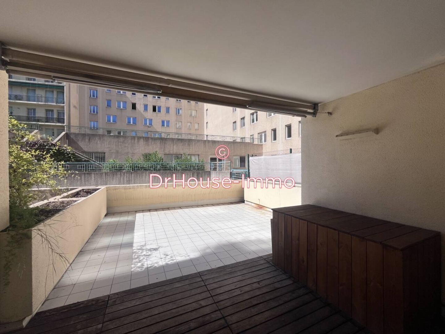 Appartement 2 pièces de 53 m² - Marseille (13008)