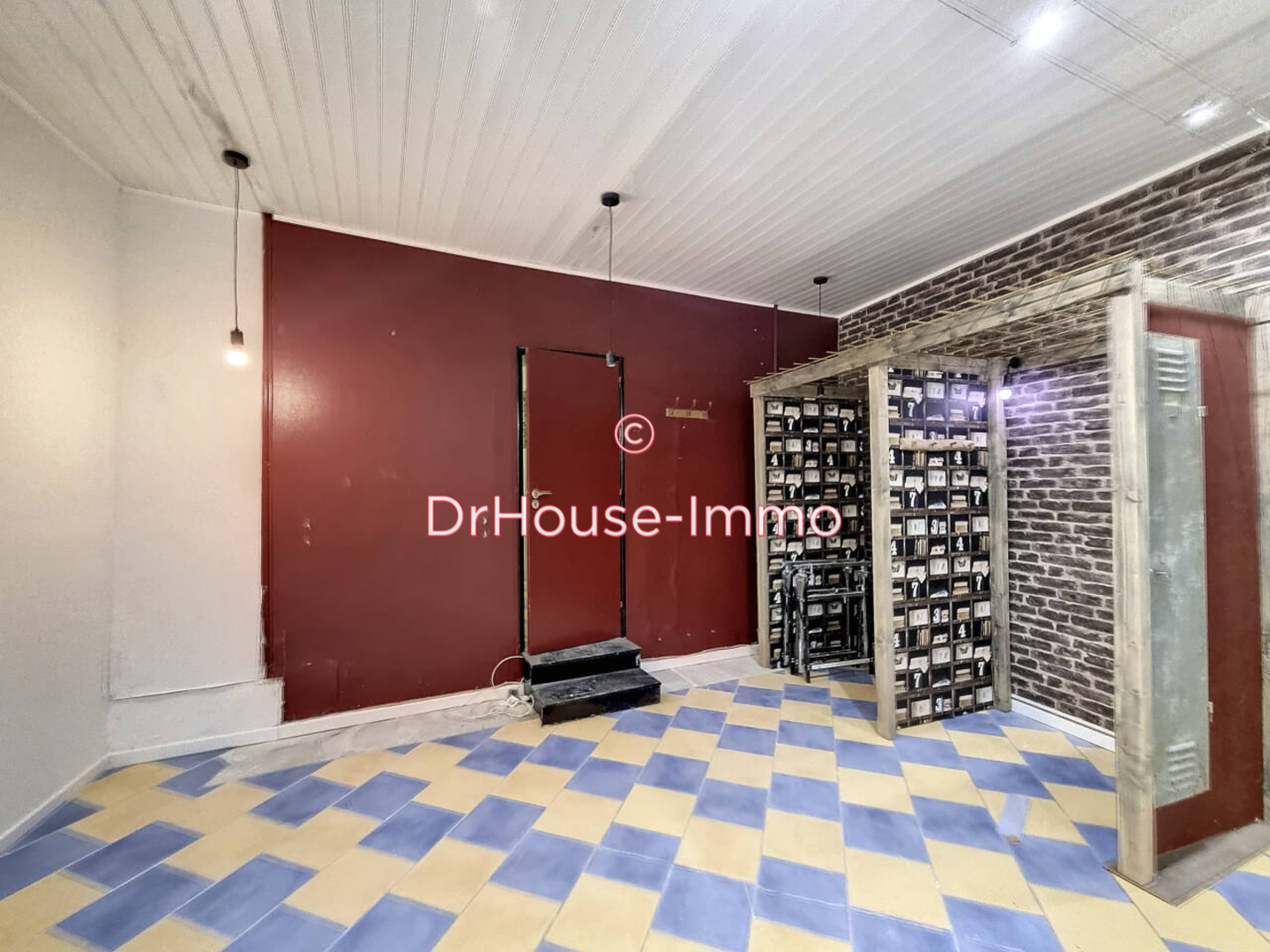 Commerce 2 pièces de 65 m² - Hautmont (59330)