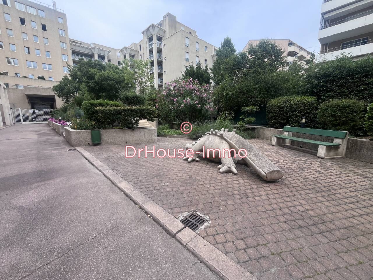 Appartement 2 pièces de 53 m² - Marseille (13008)