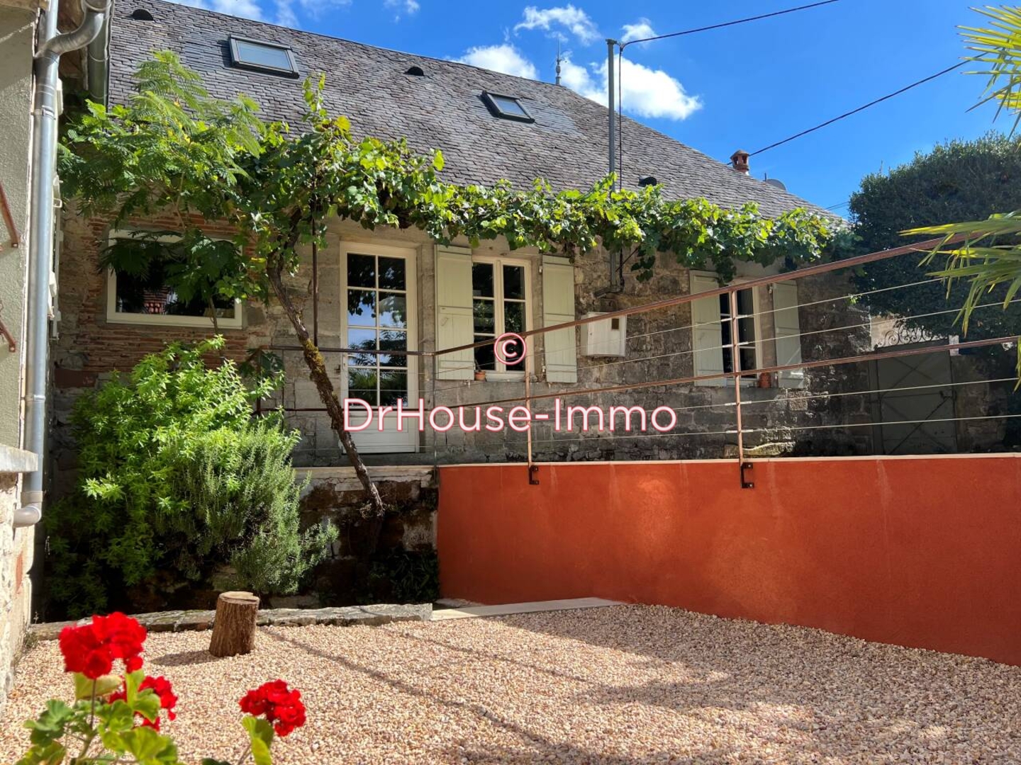 Maison 5 pièces de 148 m² - Saint-Julien-Maumont (19500)