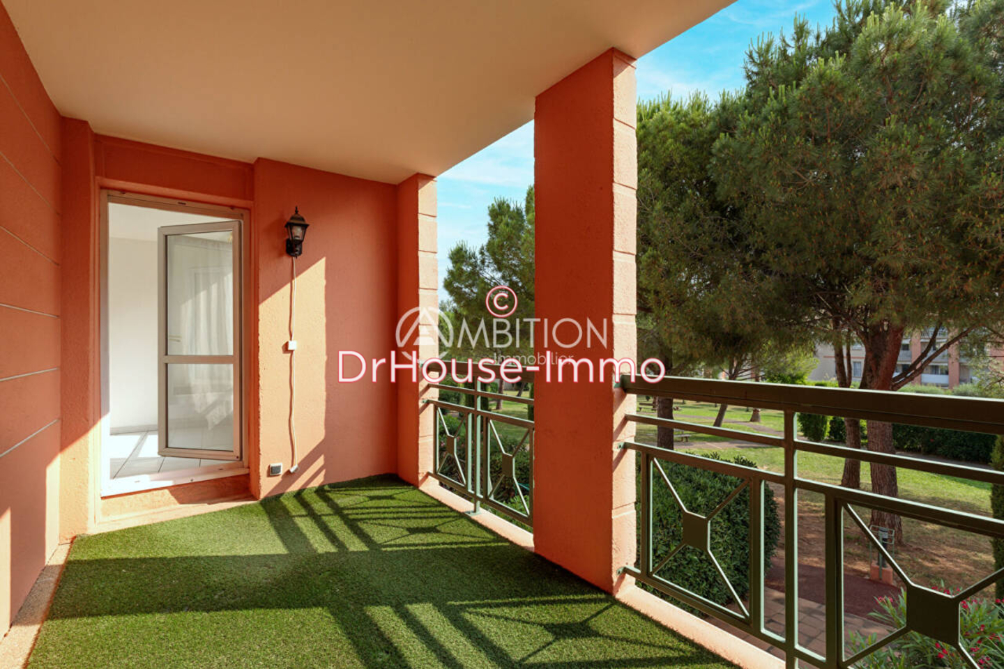 Appartement 2 pièces de 51 m² - Fréjus (83600)