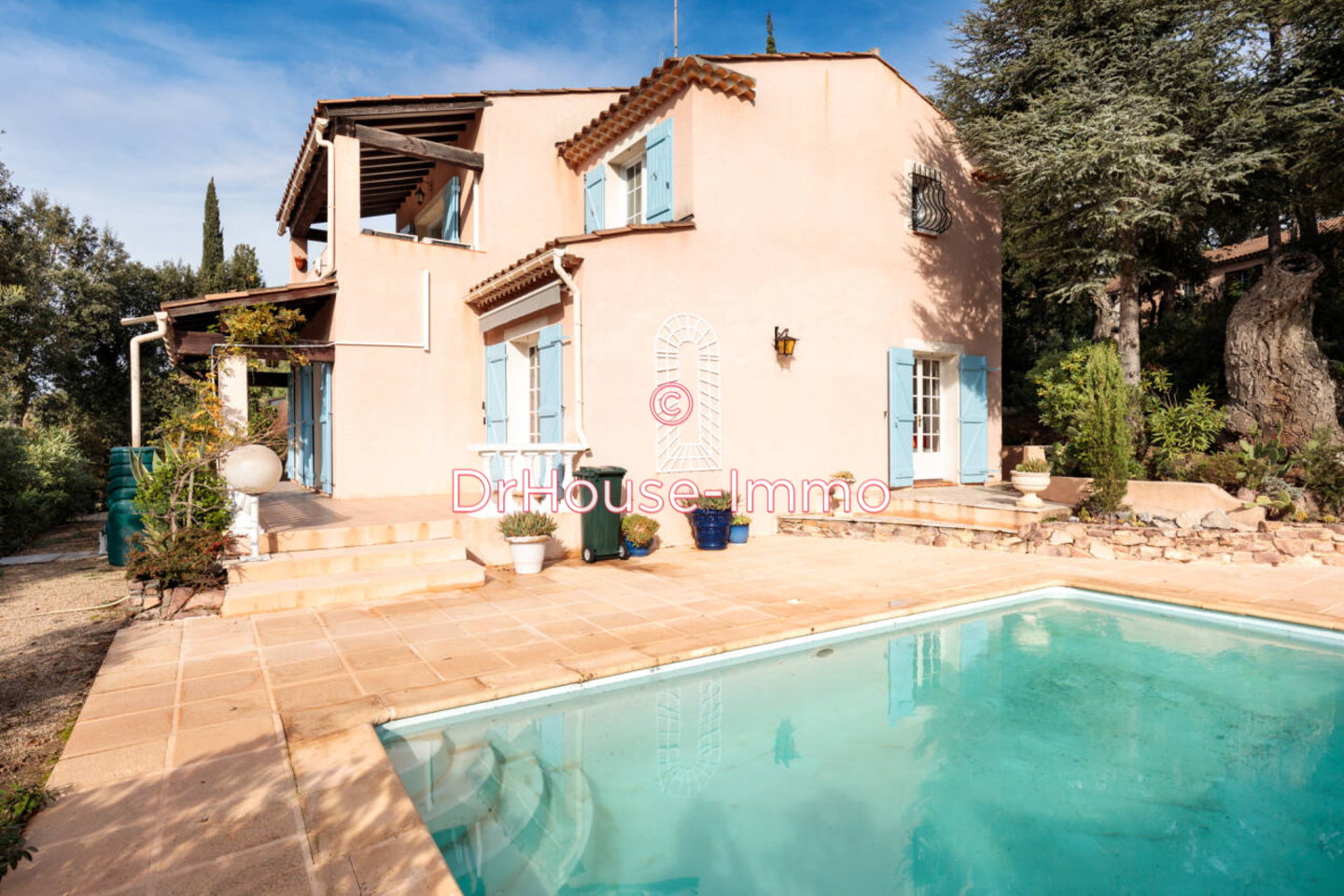 Maison 4 pièces de 128 m² - Bagnols-en-Forêt (83600)