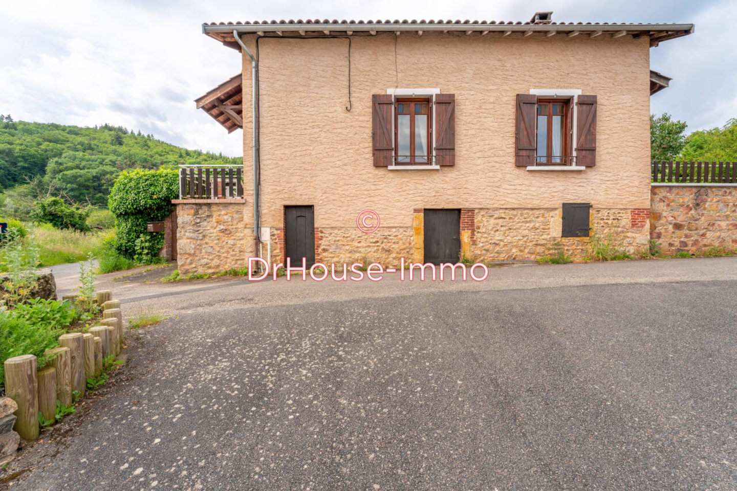 Maison 6 pièces de 200 m² - Chevinay (69210)