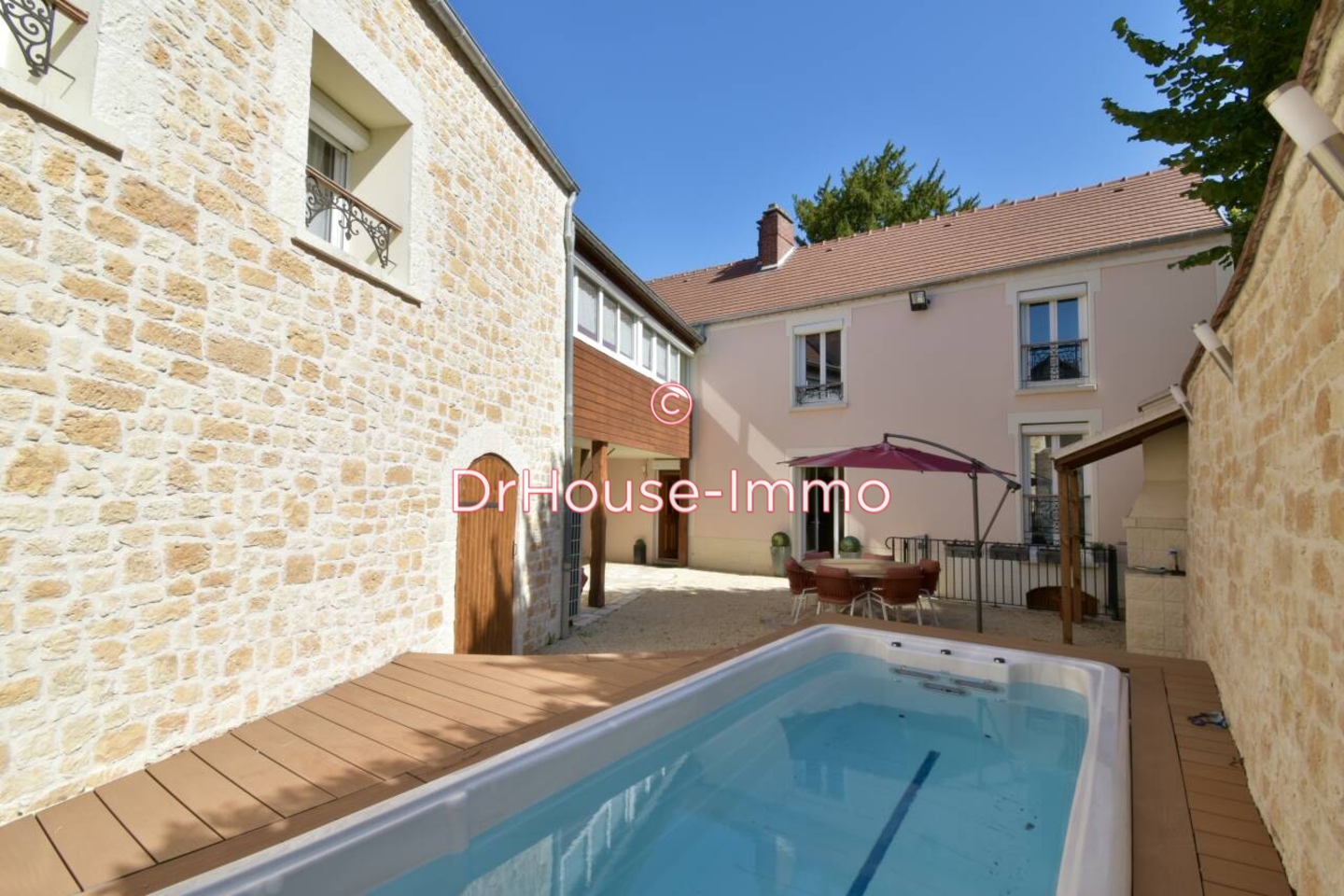 Maison 8 pièces de 250 m² - Breuil-Bois-Robert (78930)