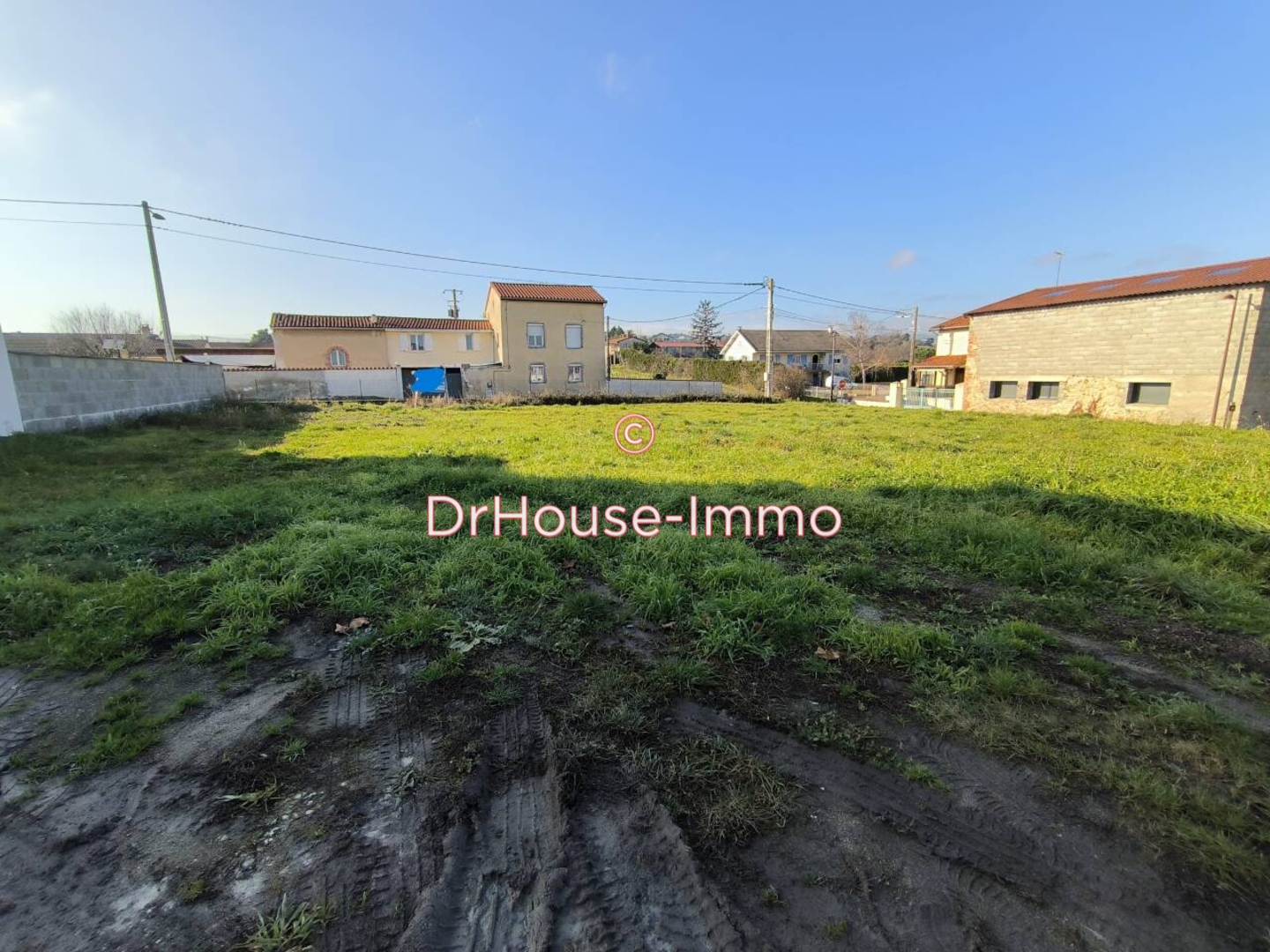 Terrain de 880 m² - Saint-Thomas-la-Garde (42600)