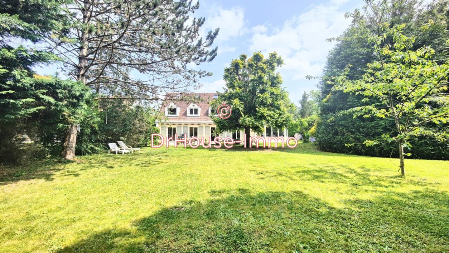 Maison 9 pièces de 241 m² - Feucherolles (78810)
