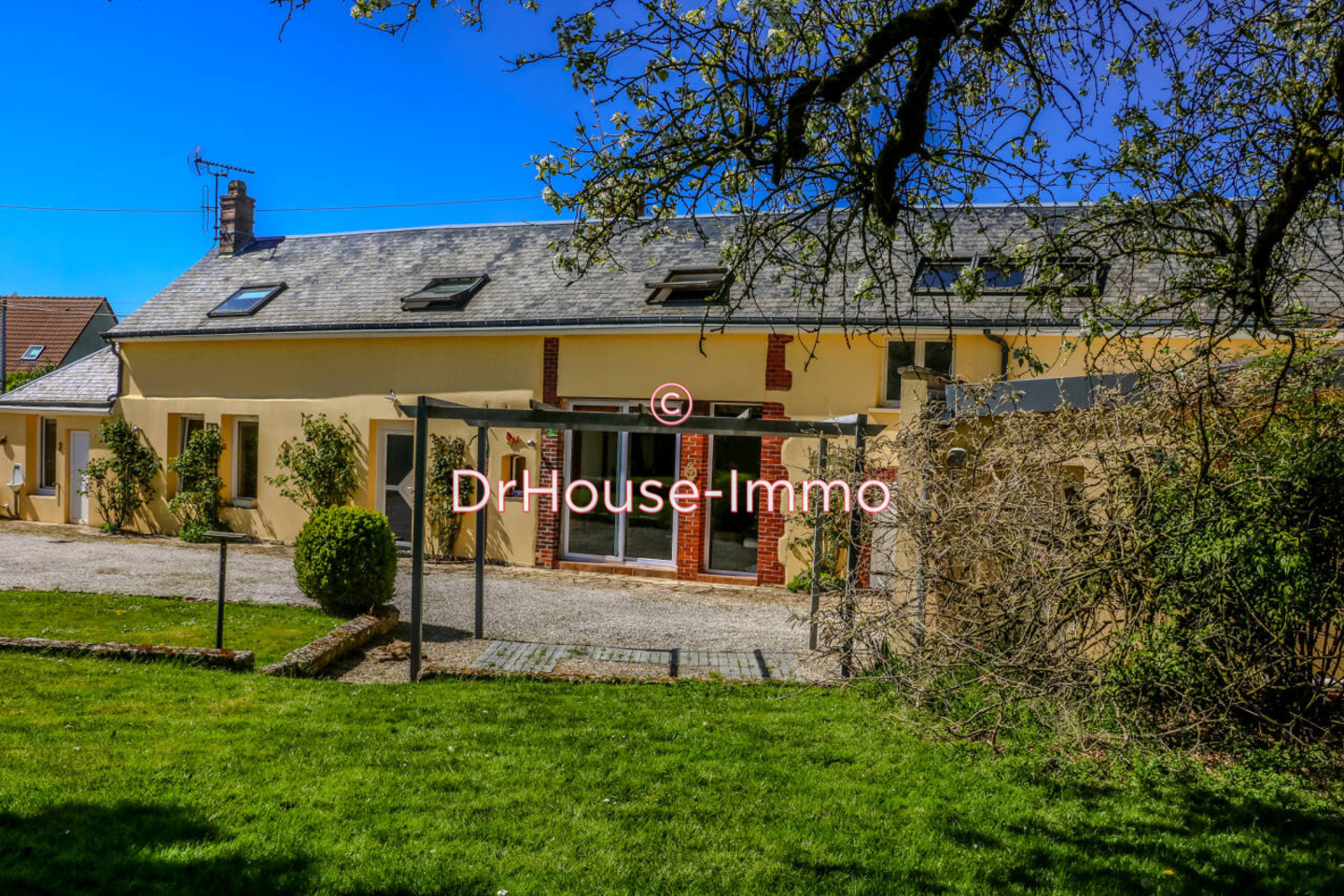 Maison 7 pièces de 217 m² - Dammarie (28360)