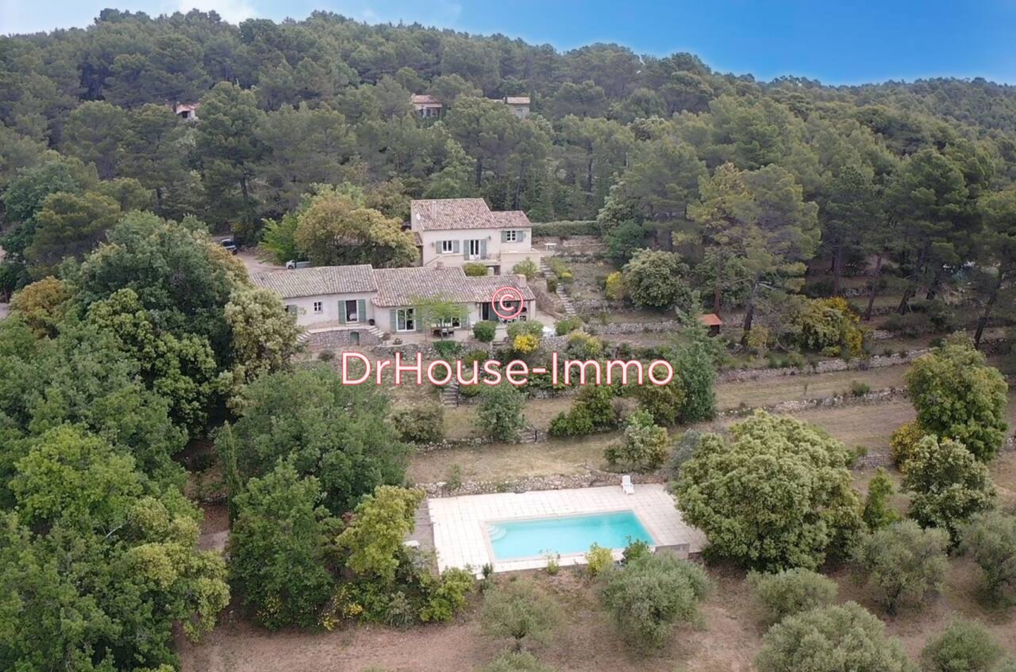 Maison 6 pièces de 218 m² - Tourtour (83690)