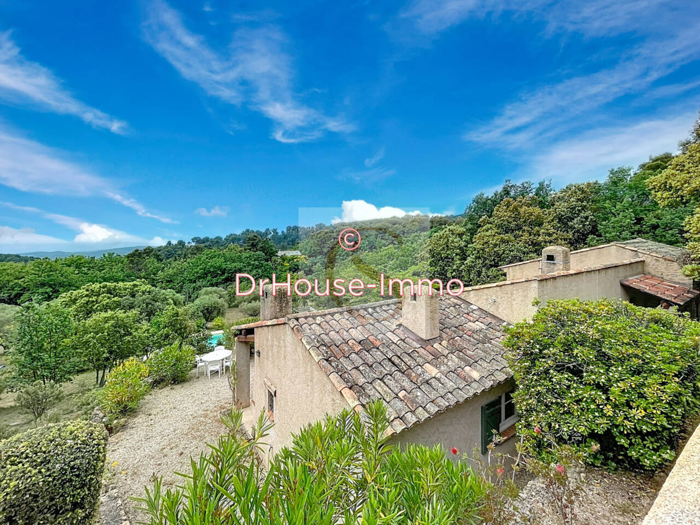 Maison 6 pièces de 218 m² - Tourtour (83690)