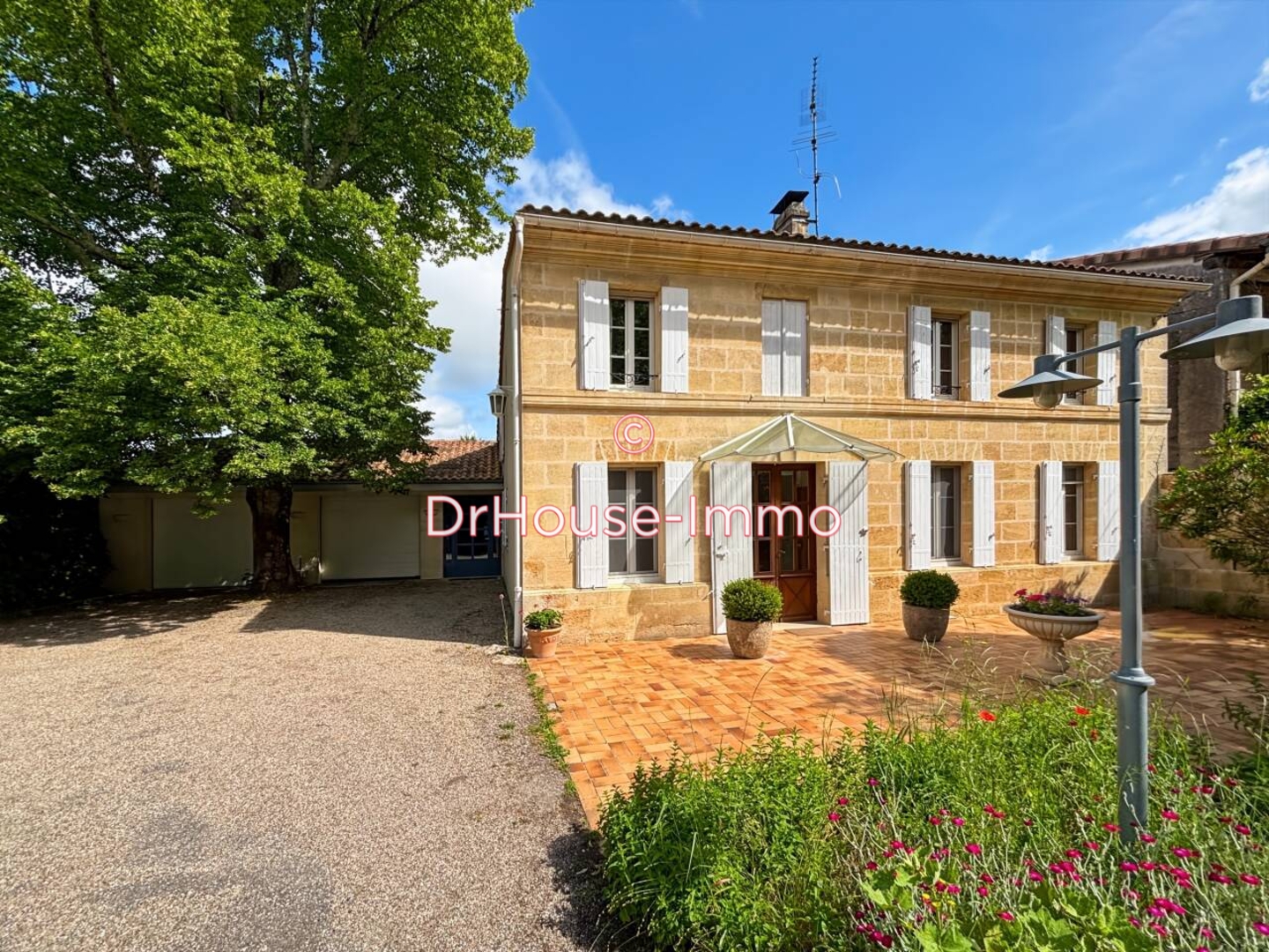 Maison 6 pièces de 260 m² - Cubnezais (33620)