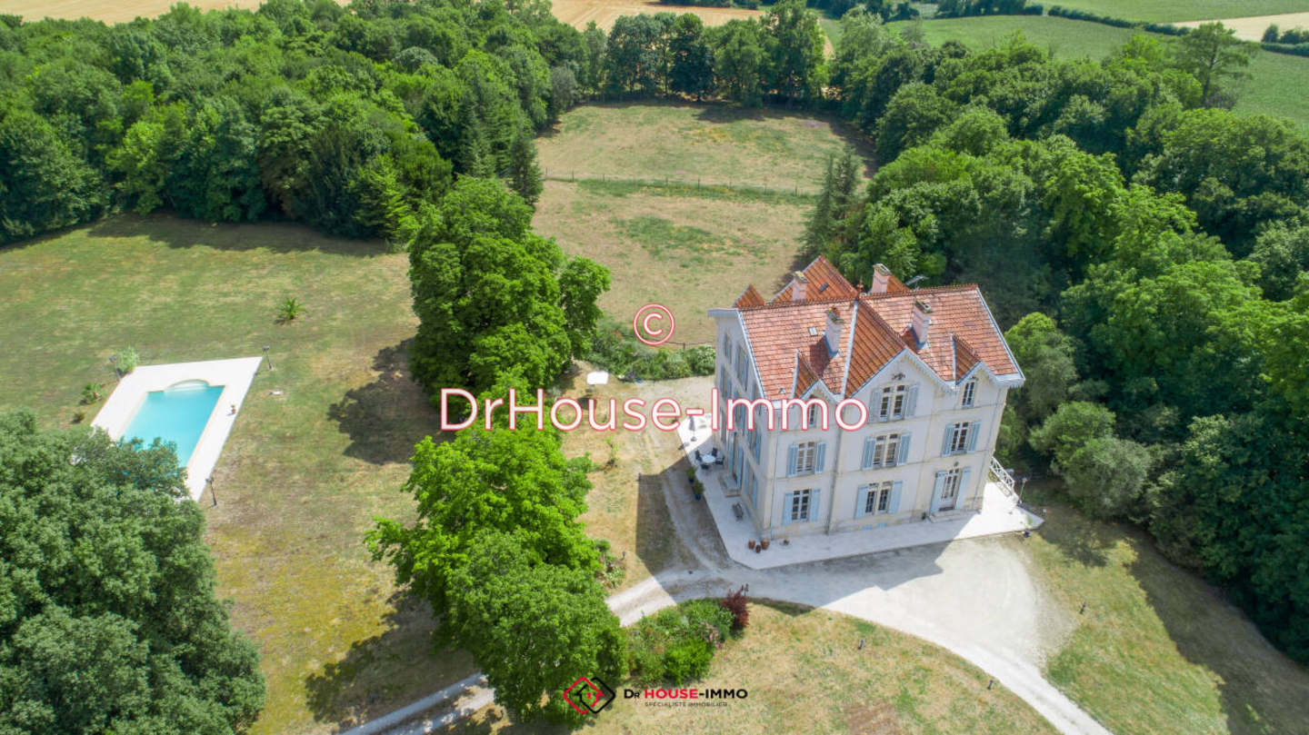 Maison 13 pièces de 341 m² - Saint-Jean-d'Angély (17400)