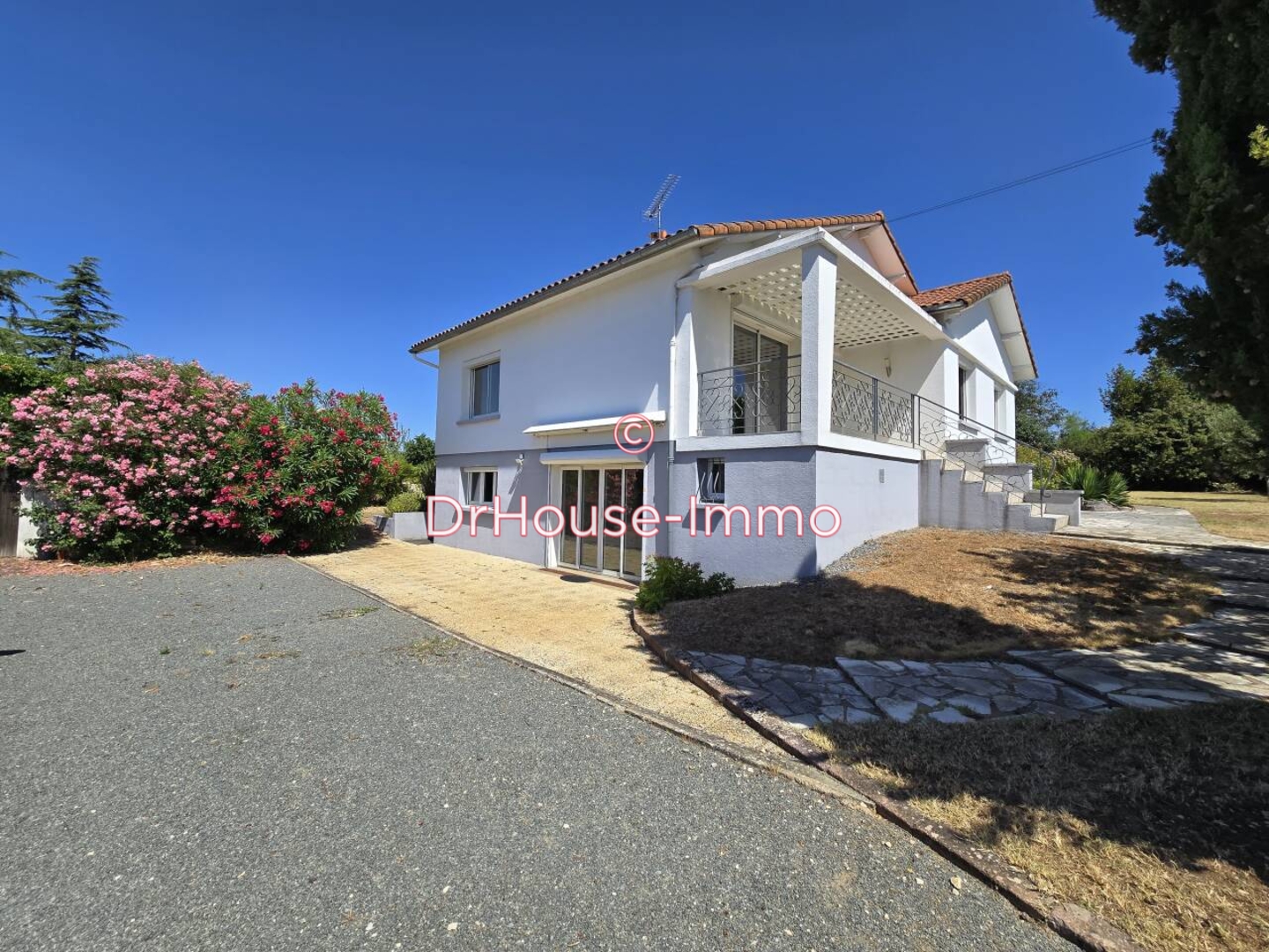 Maison 7 pièces de 211 m² - Niort (79000)