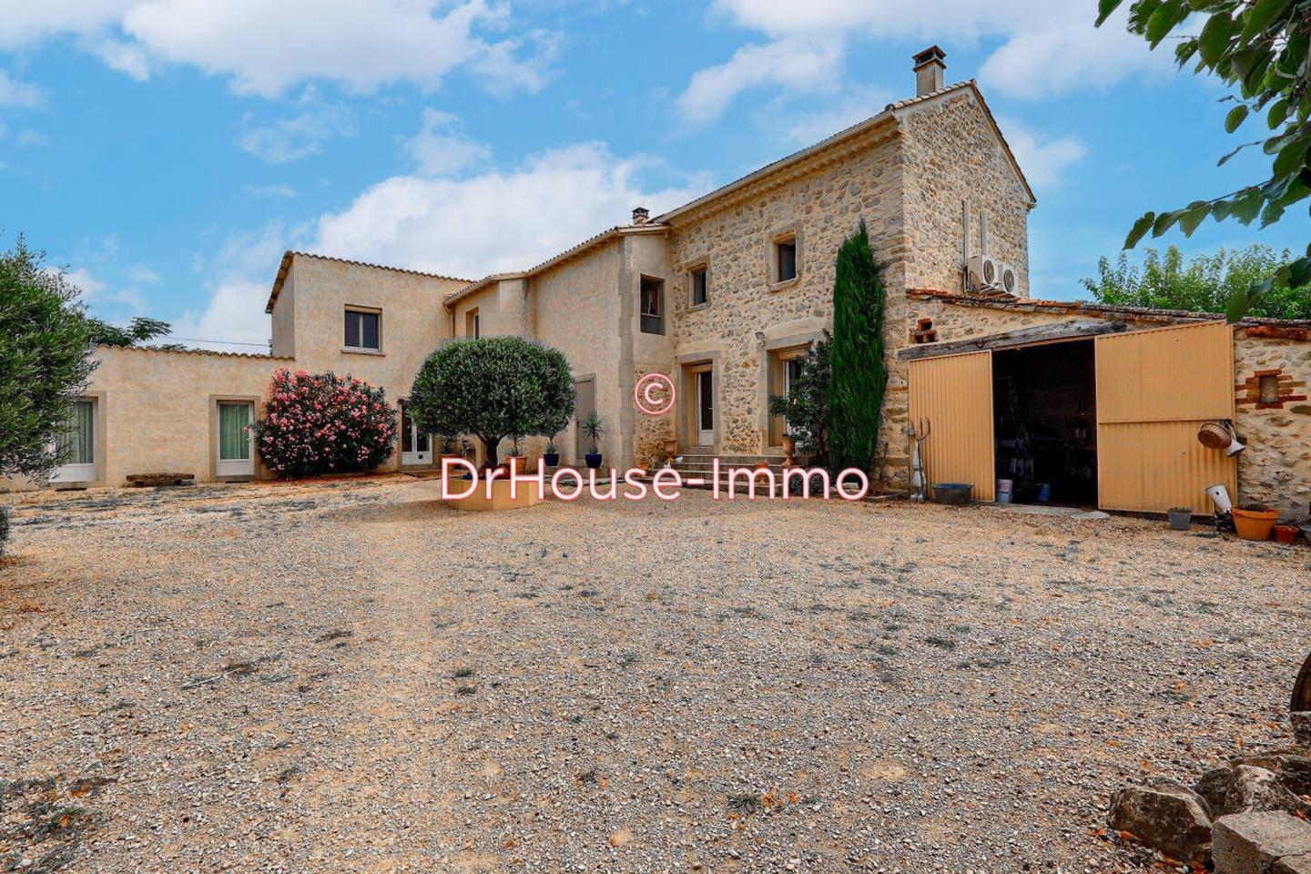 Maison 11 pièces de 290 m² - Alès (30100)