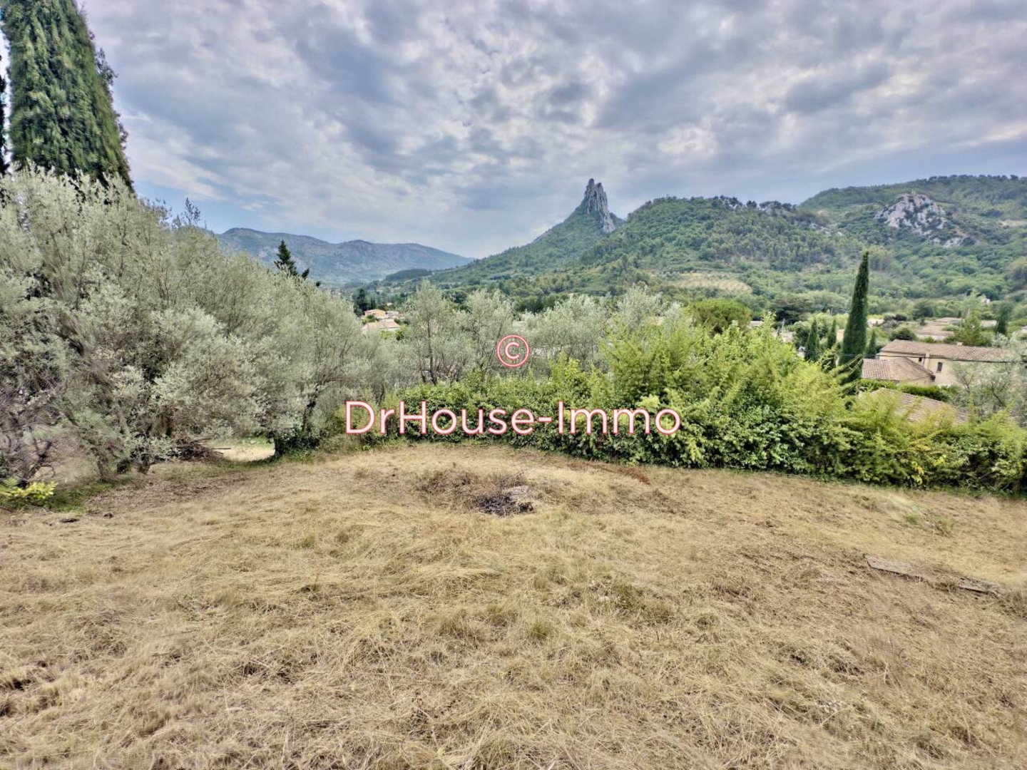 Terrain de 1 060 m² - Buis-les-Baronnies (26170)