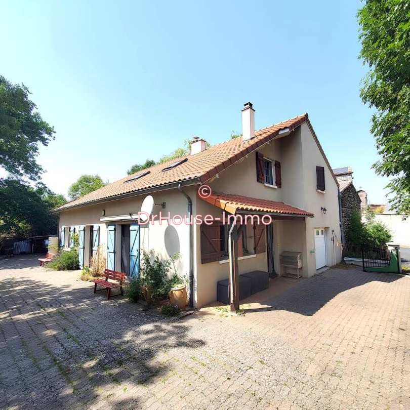 Maison 5 pièces de 140 m² - Olloix (63450)