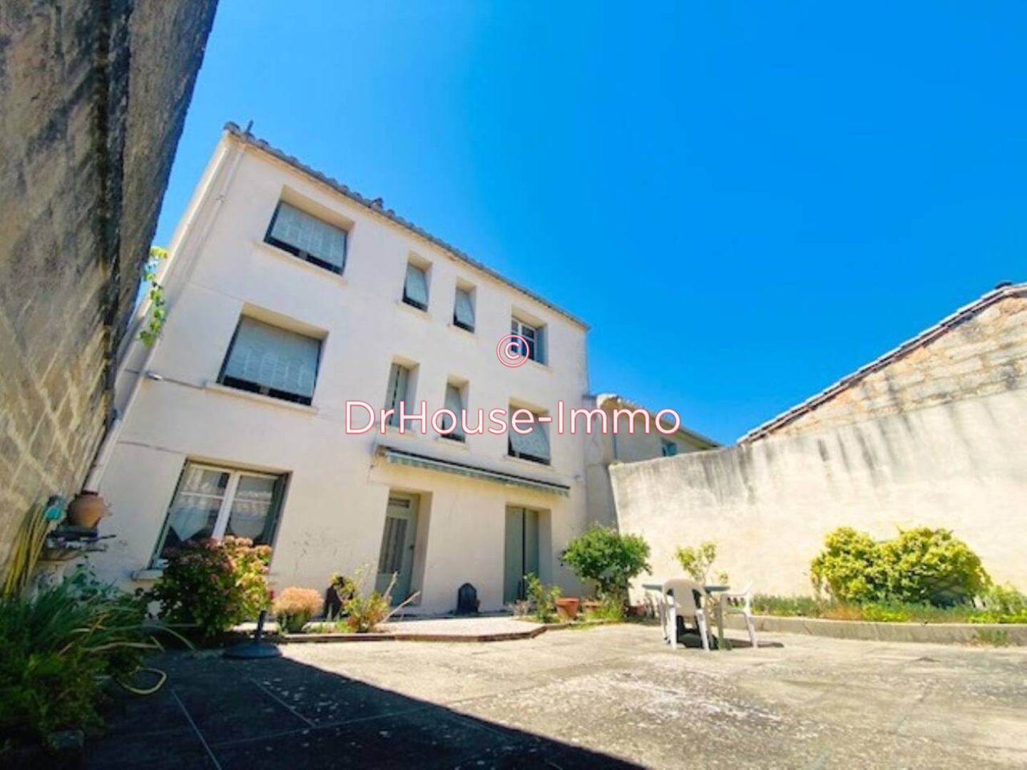 Maison 8 pièces de 130 m² - Uzès (30700)