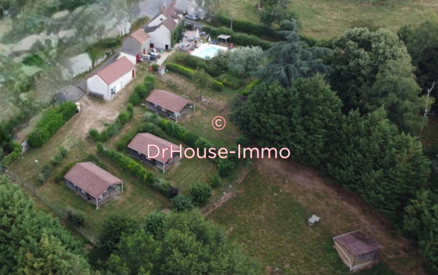 Maison 5 pièces de 140 m² - Échassières (03330)