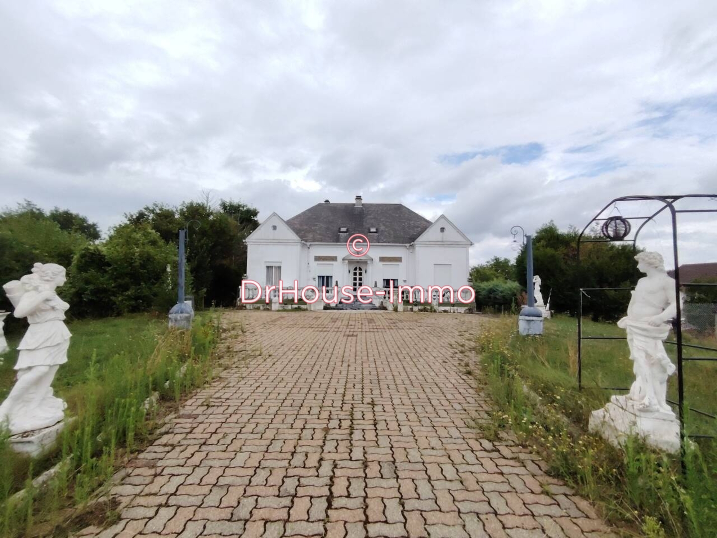 Maison 10 pièces de 240 m² - Ferrières-en-Gâtinais (45210)